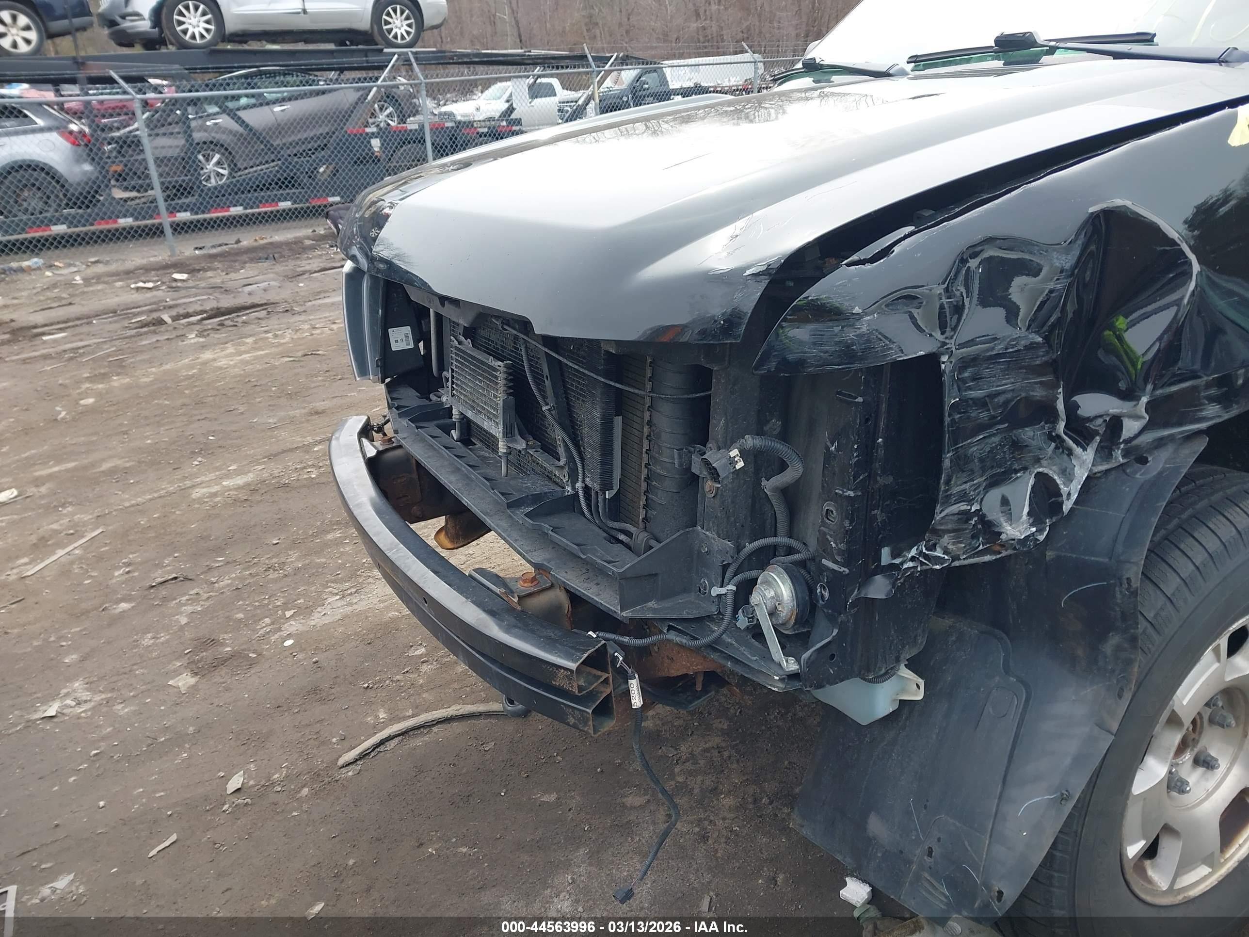 CHEVROLET SUBURBAN image 6