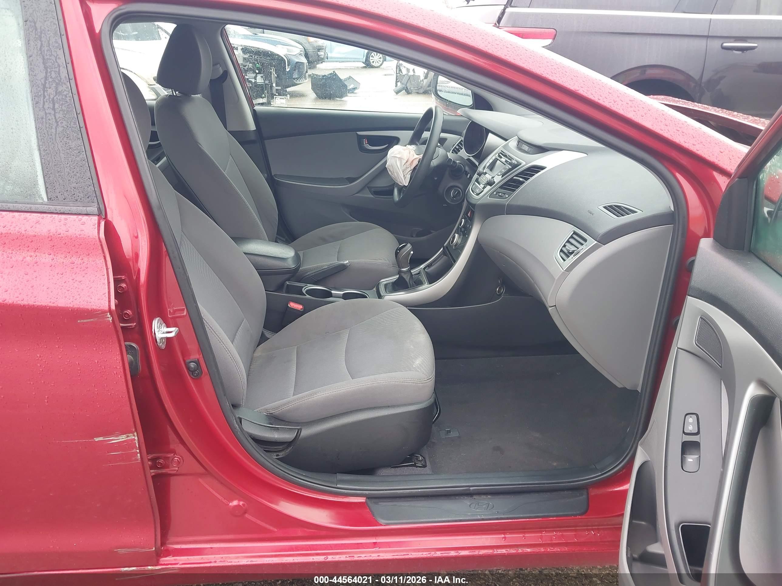 HYUNDAI ELANTRA image 5