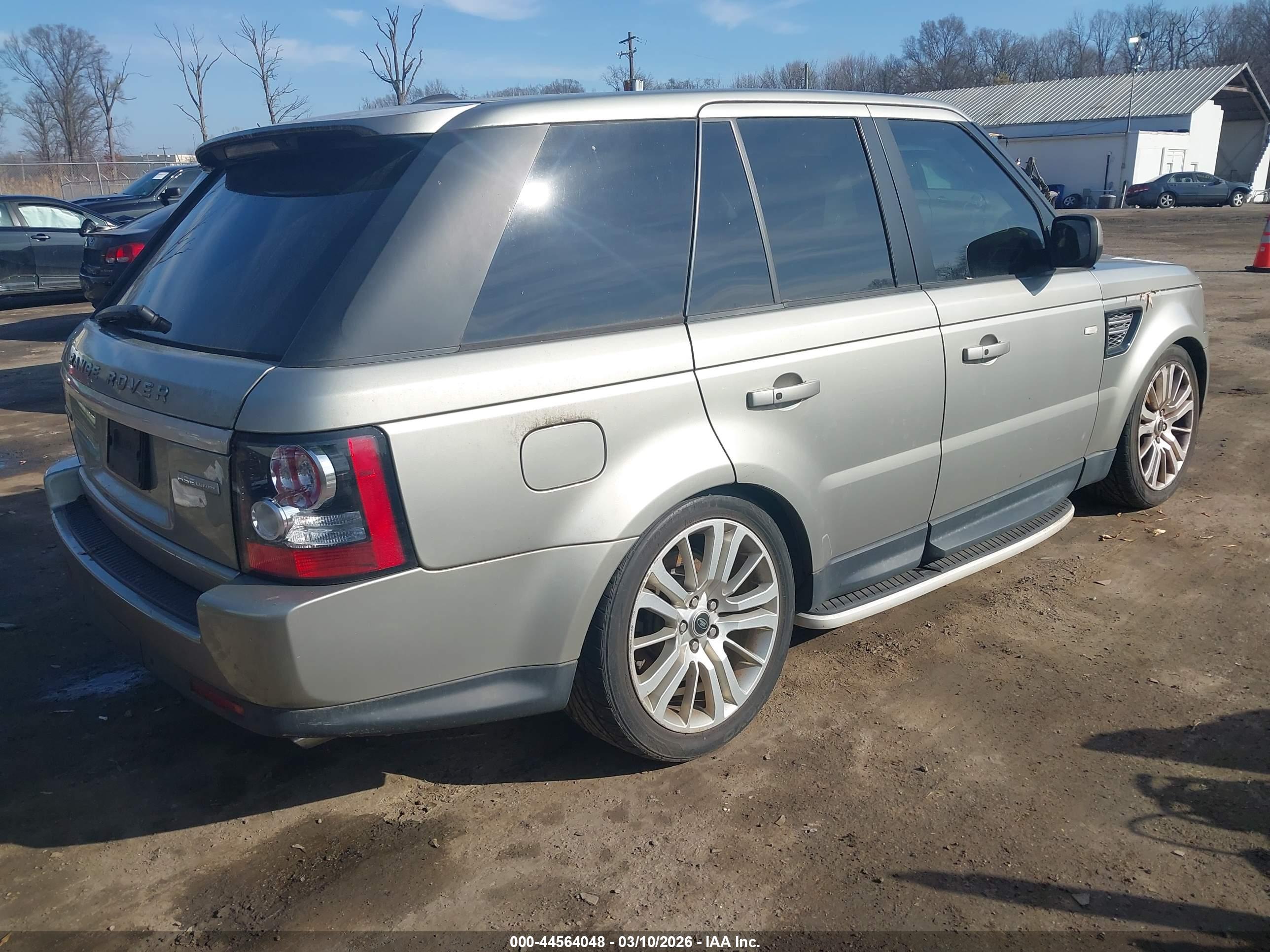 LAND ROVER image 4