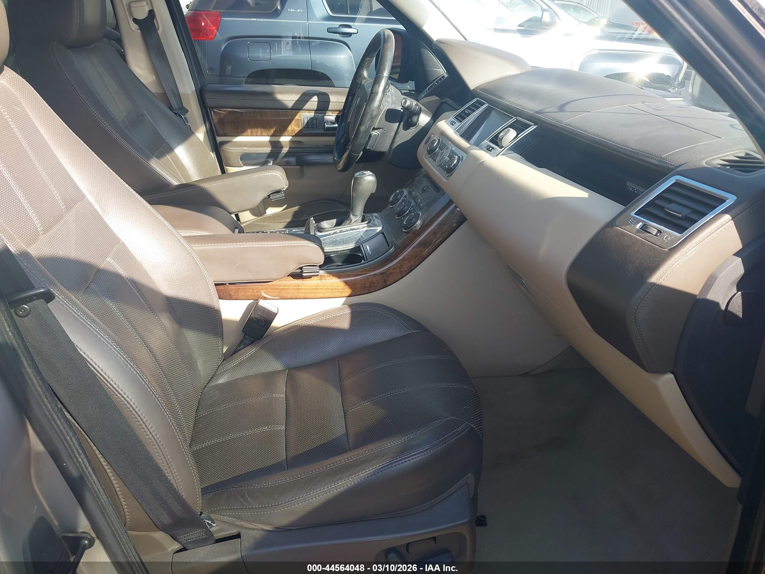 LAND ROVER image 5