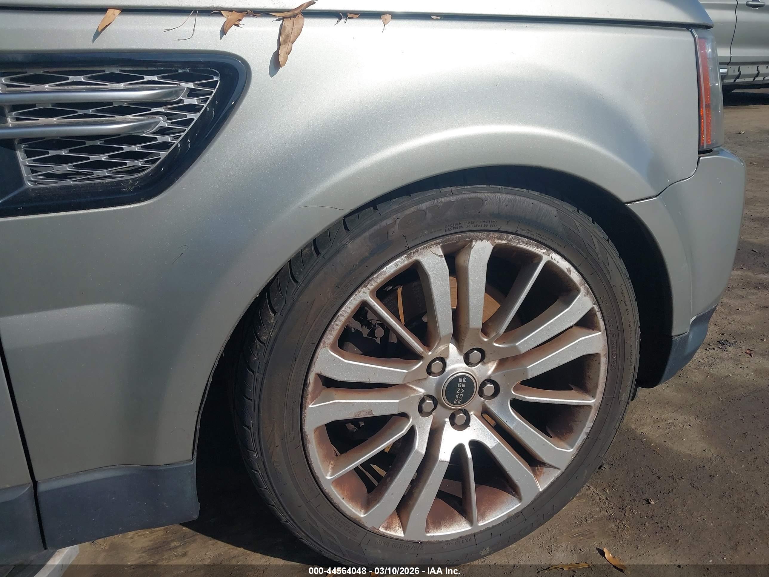 LAND ROVER image 6