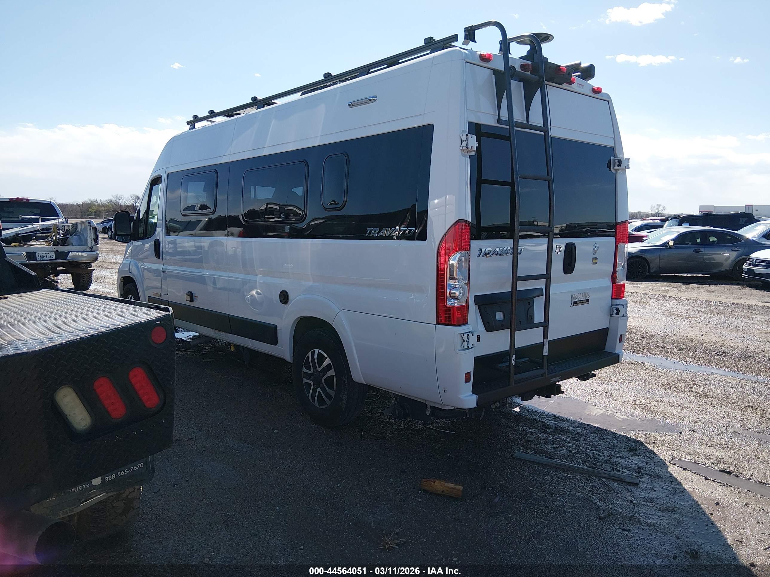WINNEBAGO WALK-IN image 3