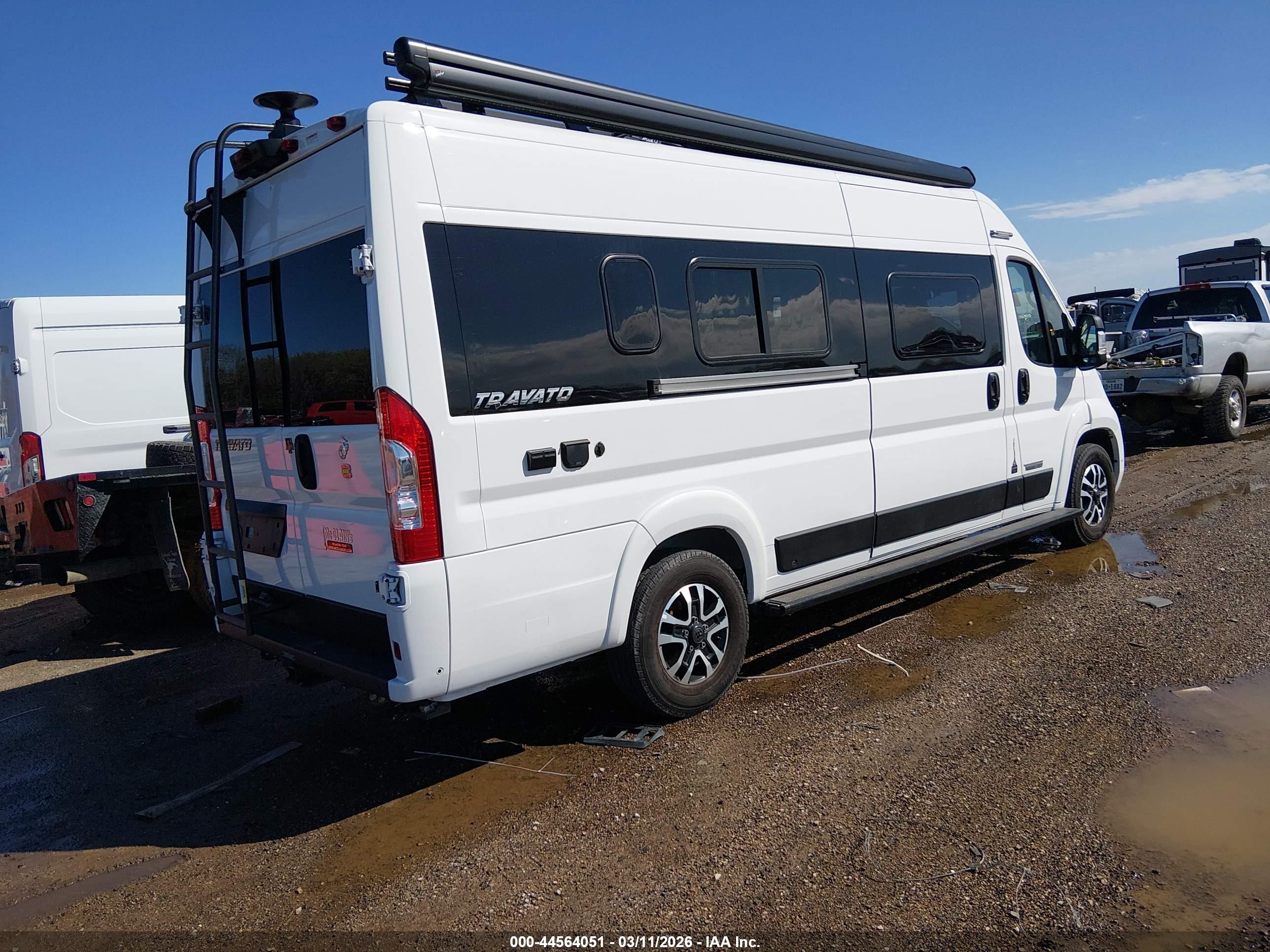 WINNEBAGO WALK-IN image 4