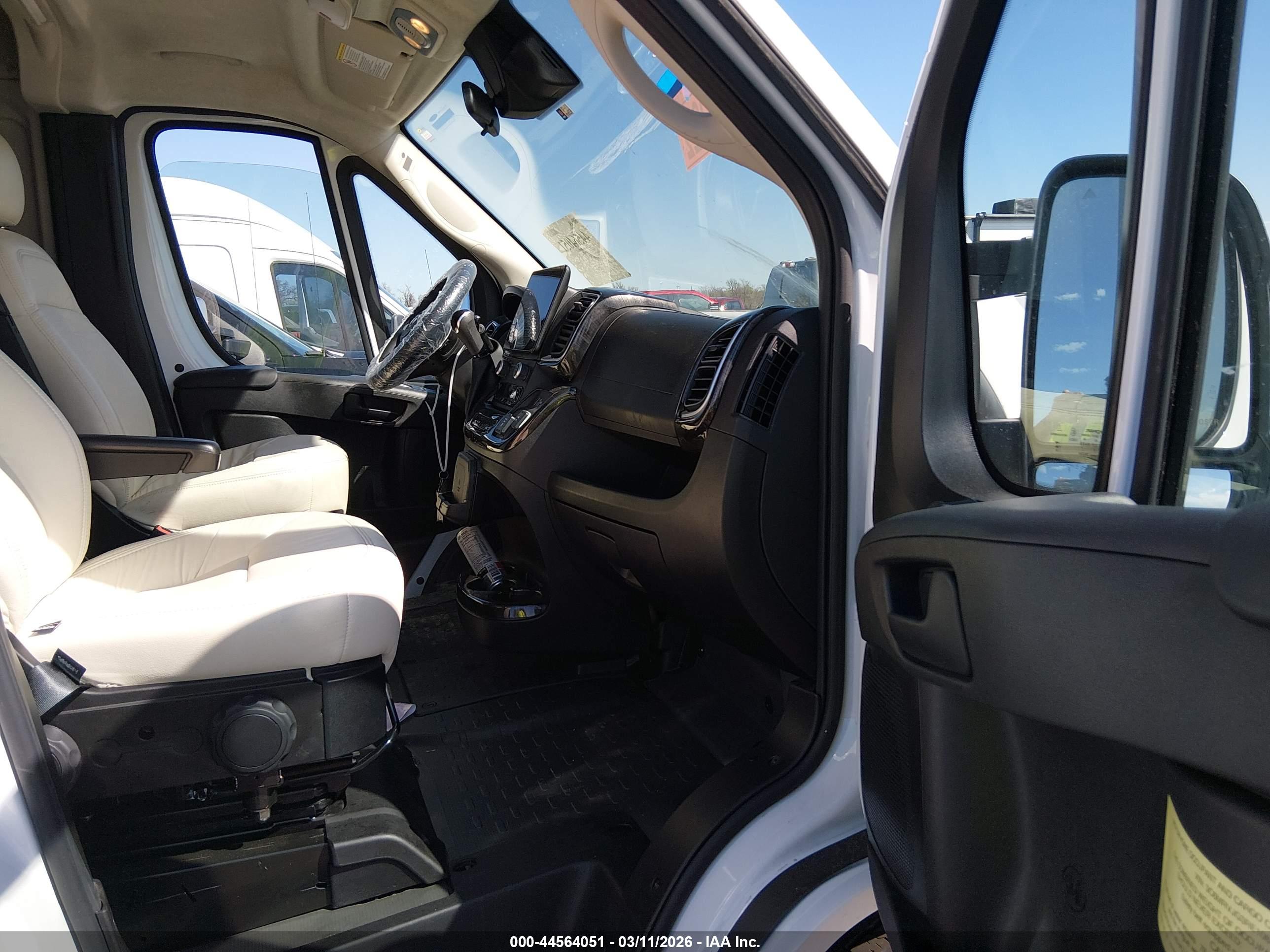 WINNEBAGO WALK-IN image 5