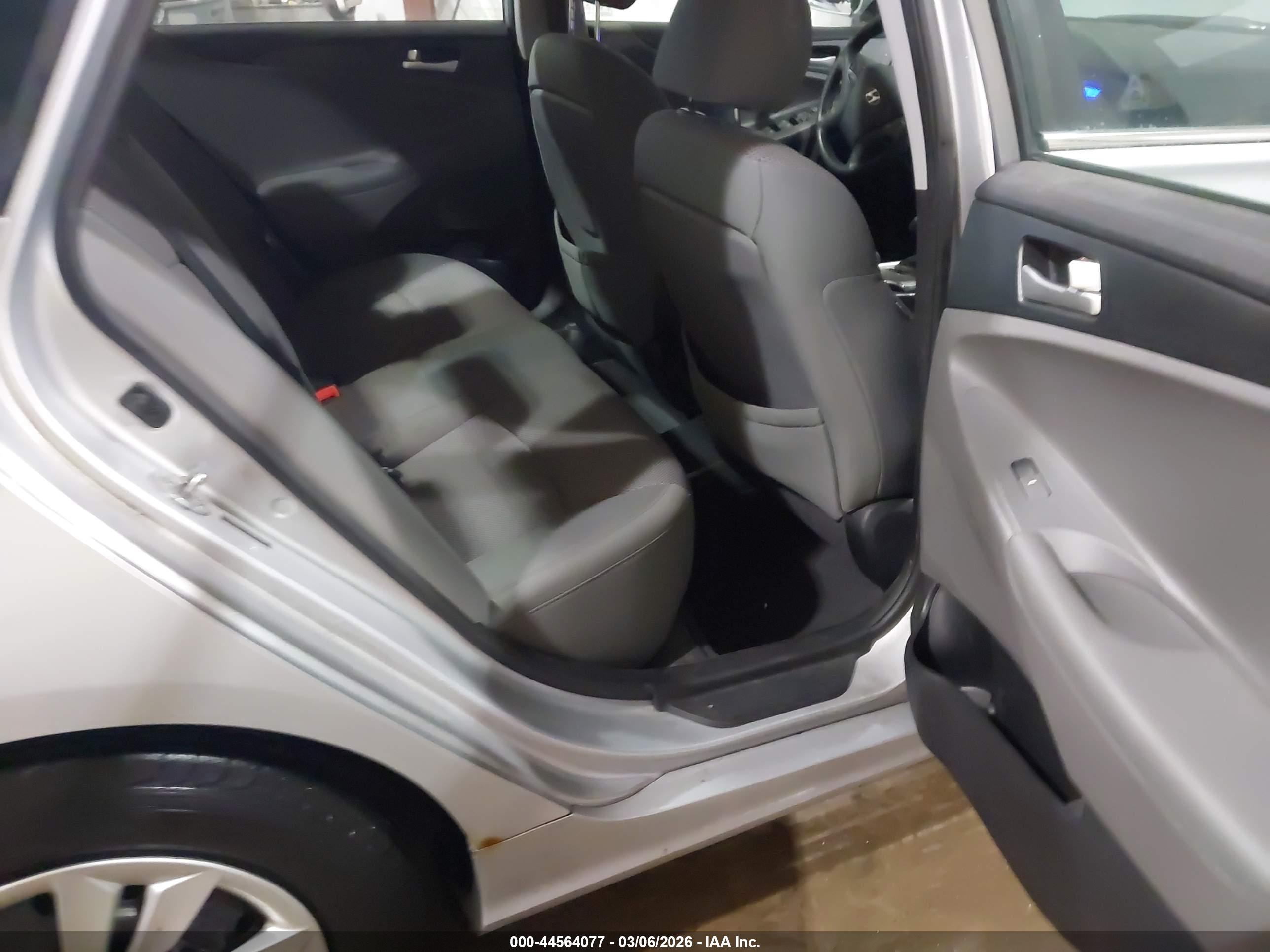 HYUNDAI SONATA image 8