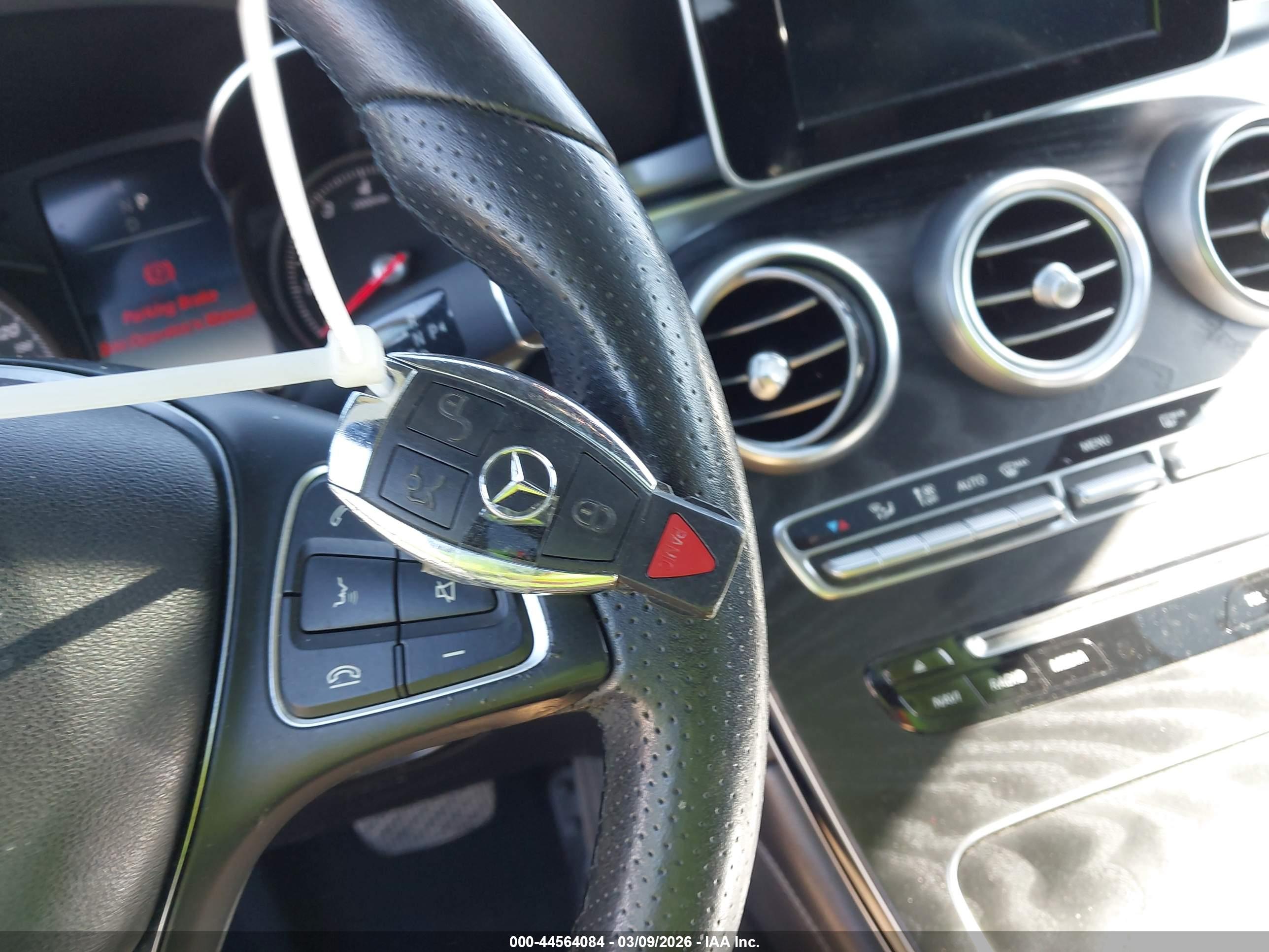MERCEDES-BENZ GLC image 11