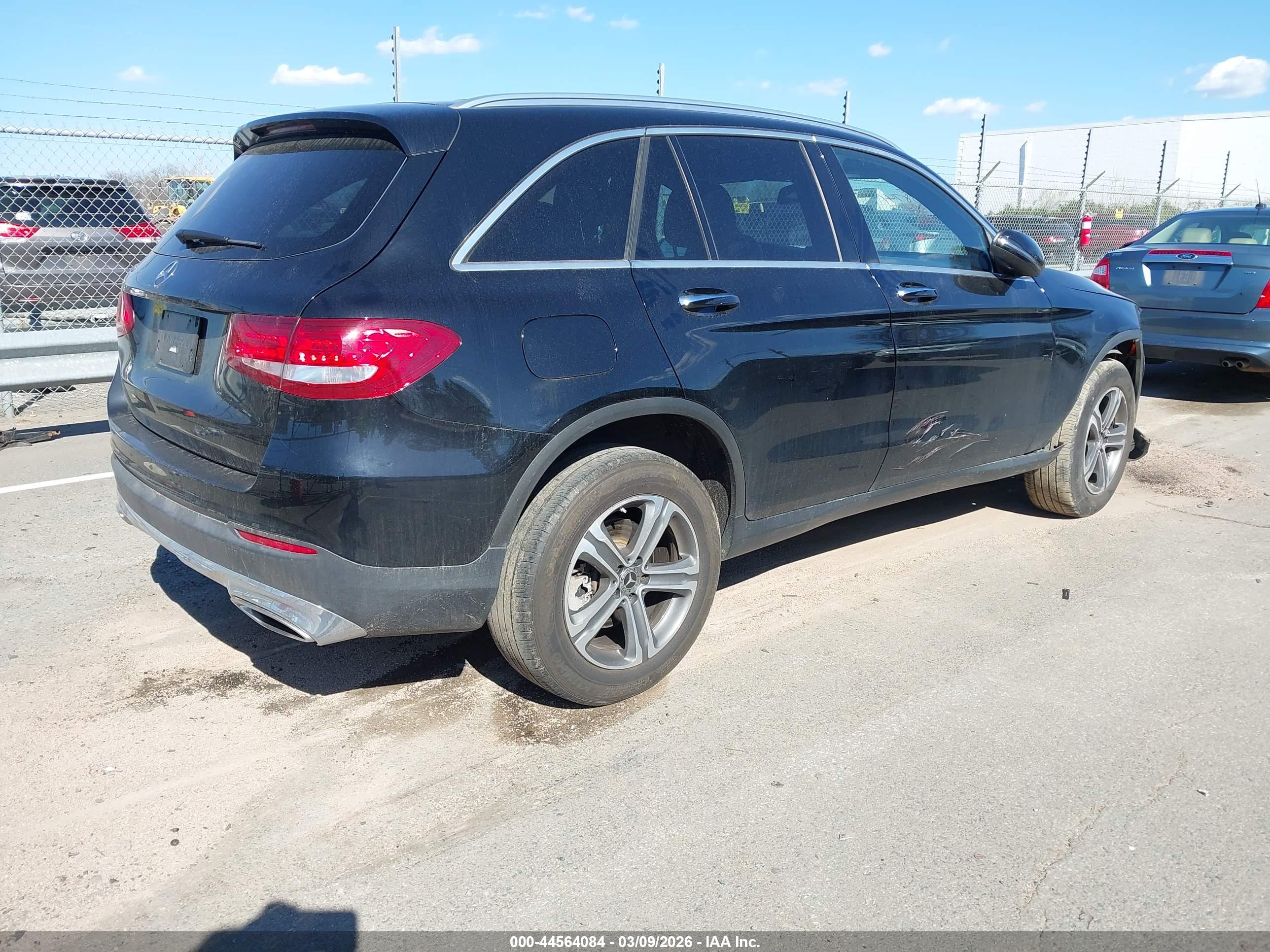 MERCEDES-BENZ GLC image 4