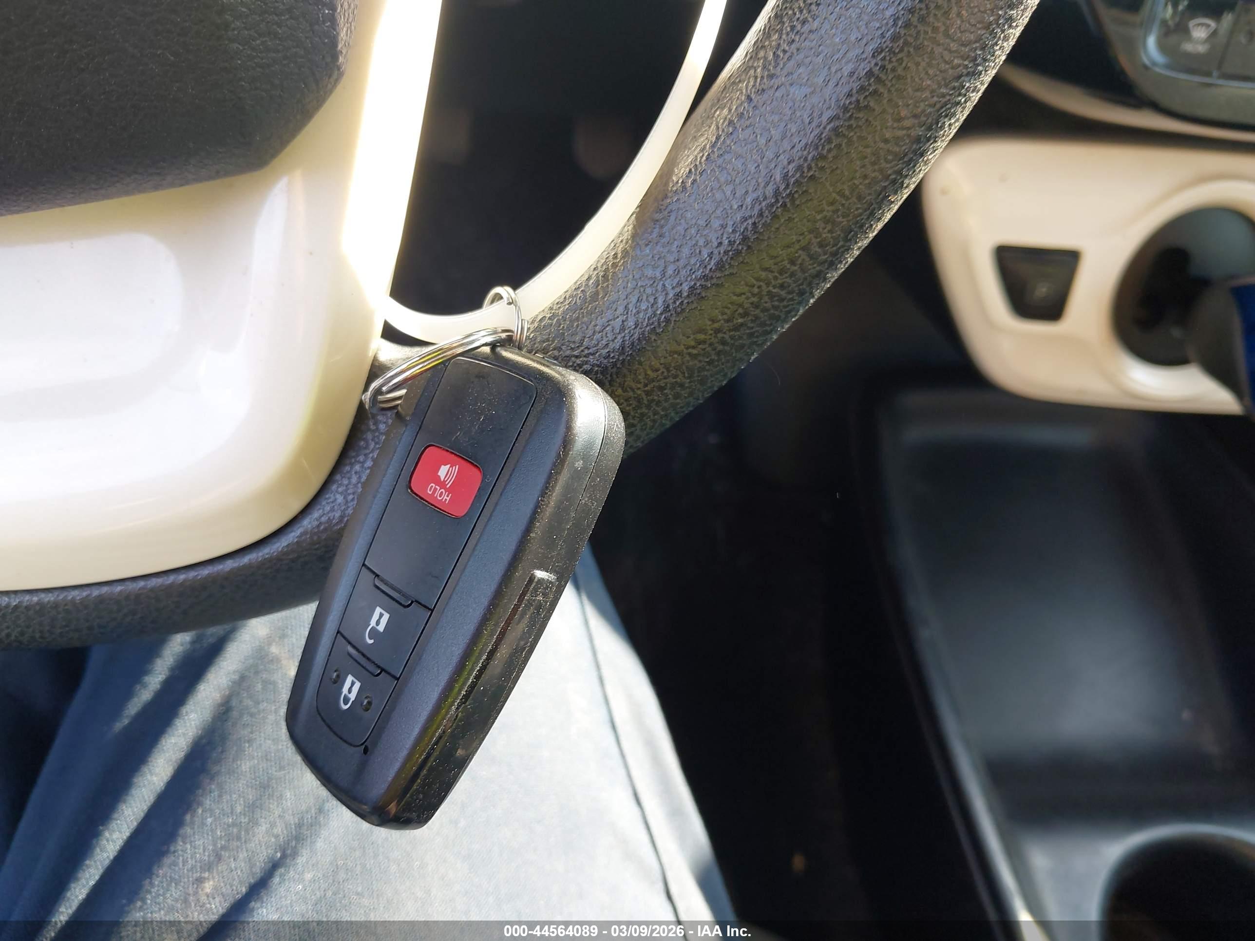 TOYOTA PRIUS image 11