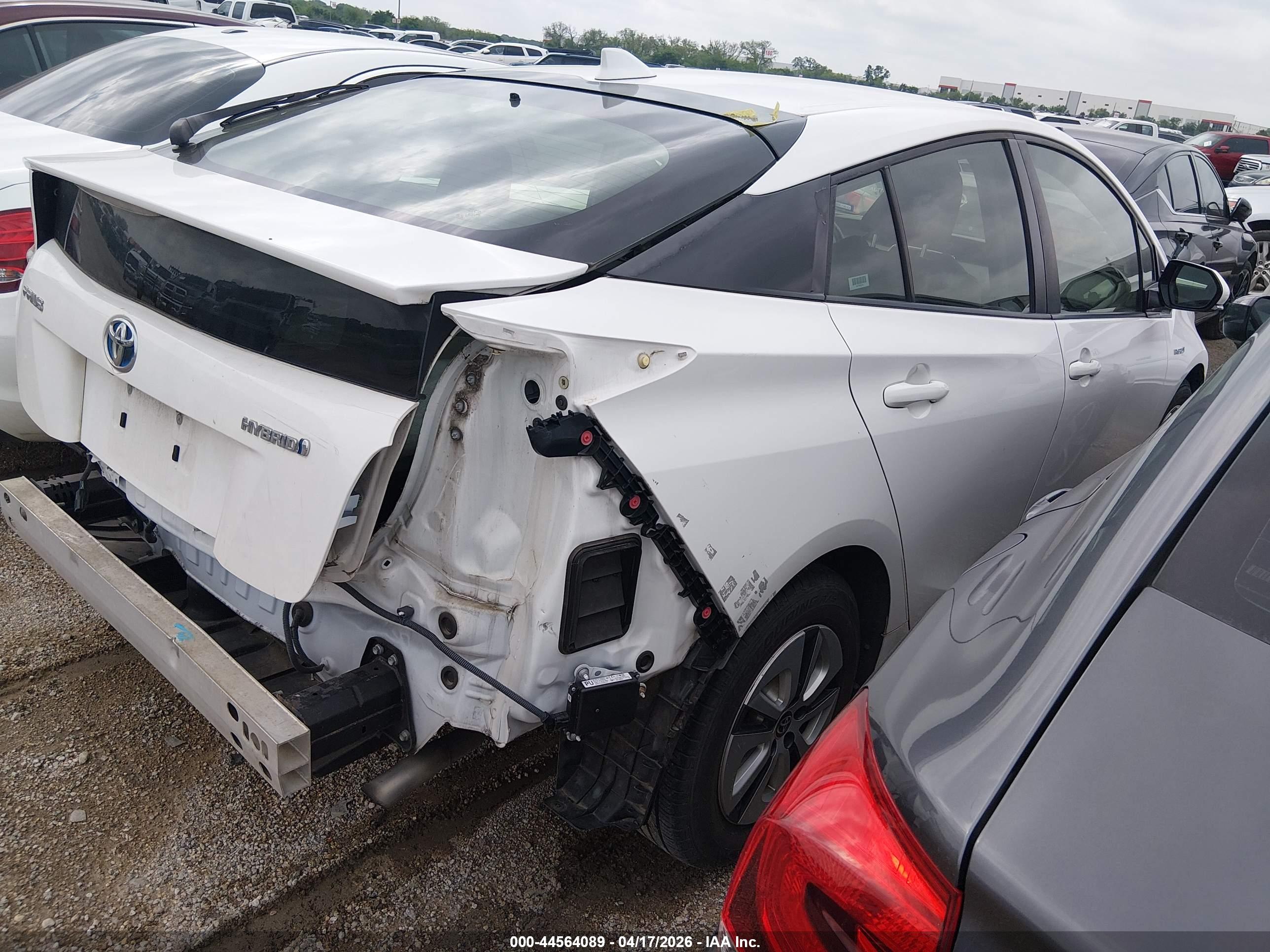 TOYOTA PRIUS image 4