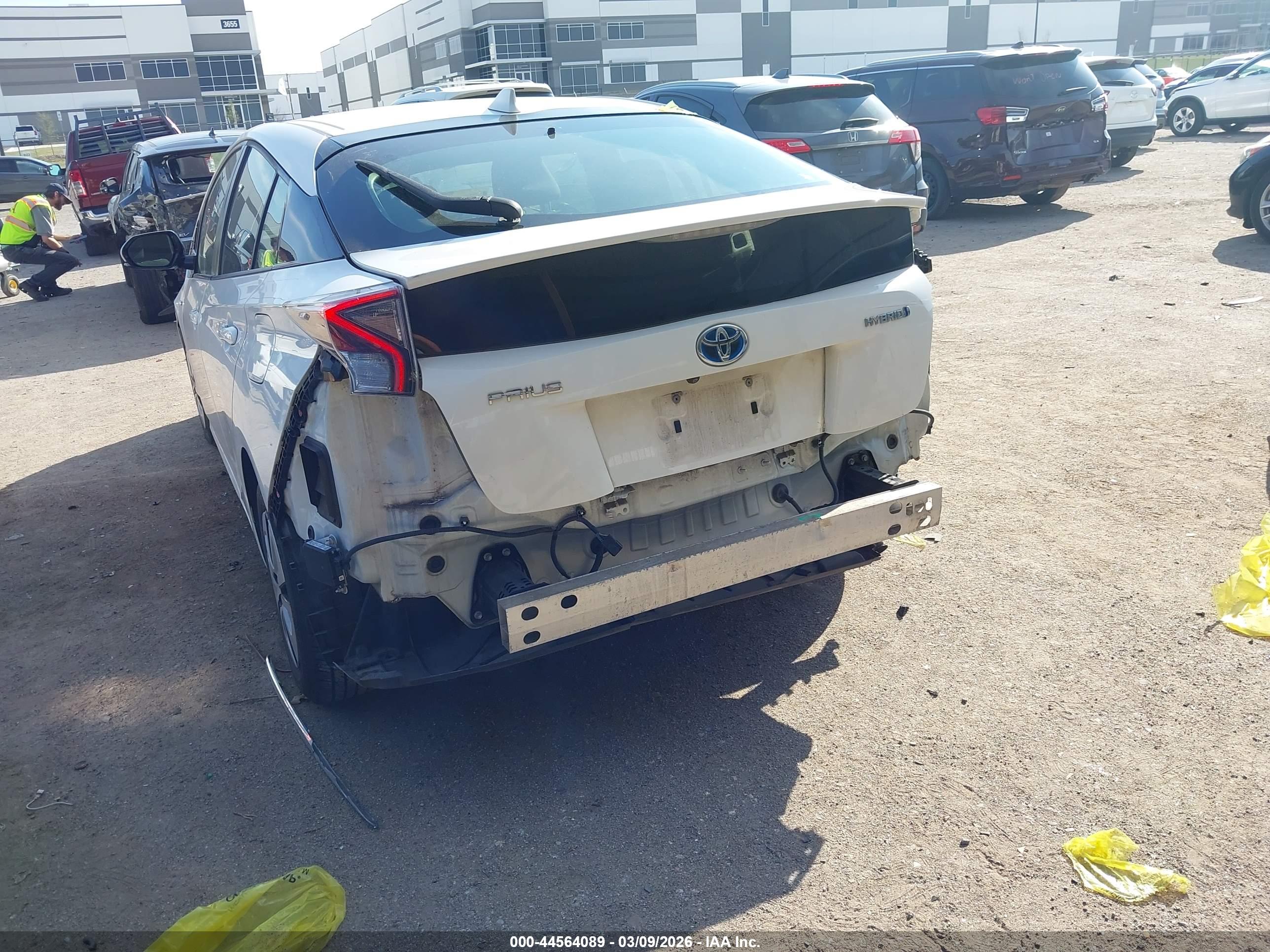 TOYOTA PRIUS image 6
