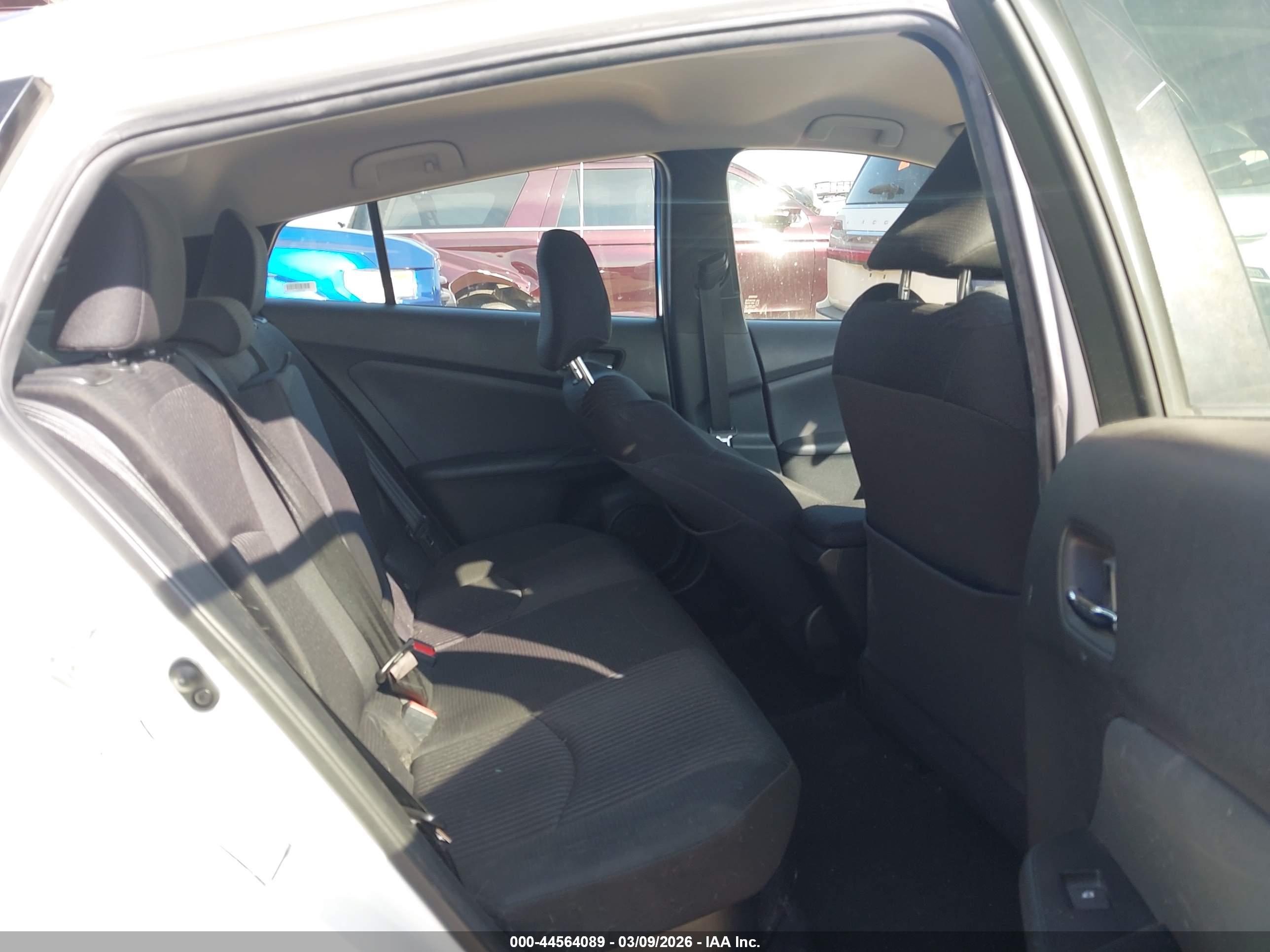 TOYOTA PRIUS image 8