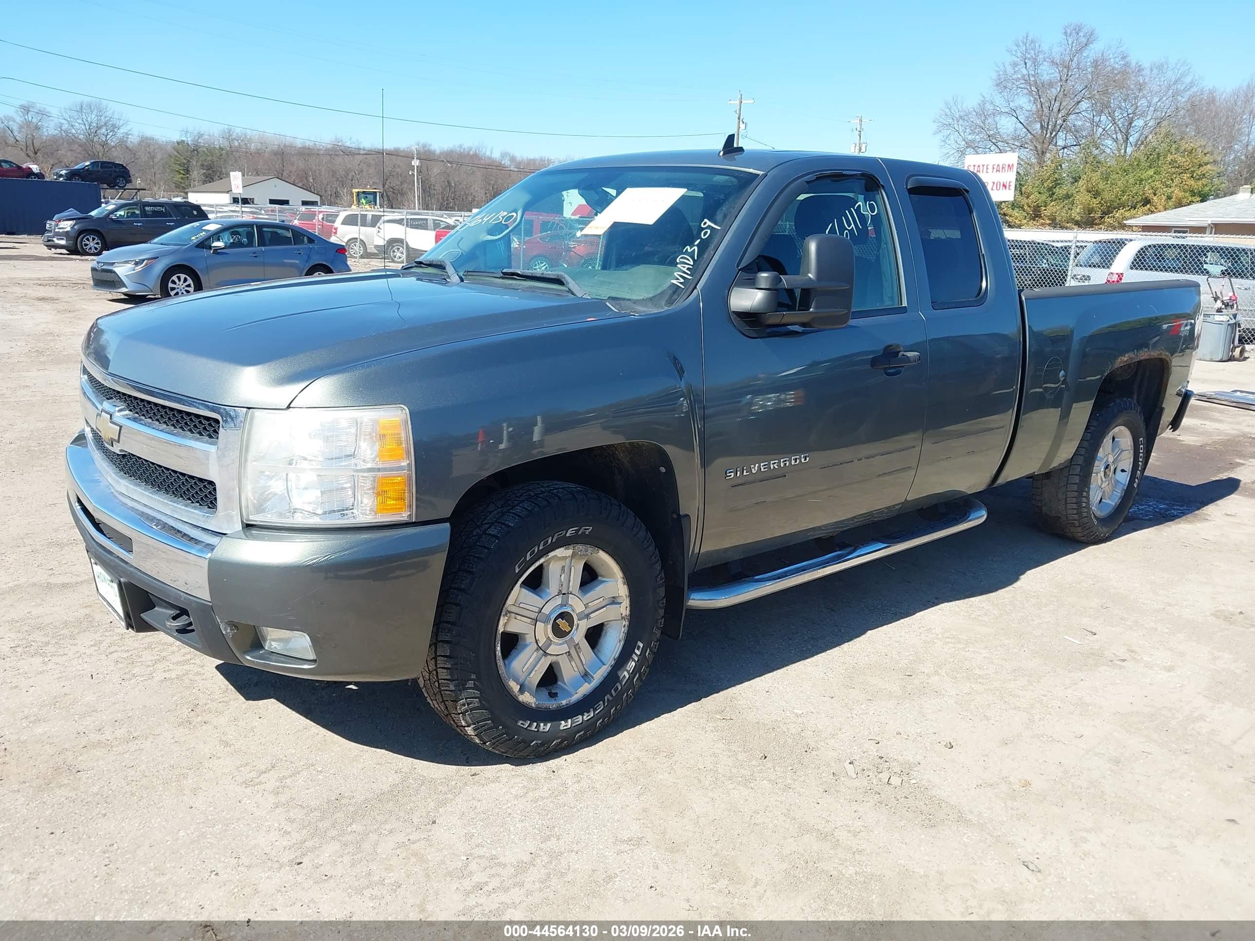 CHEVROLET SILVERADO image 2