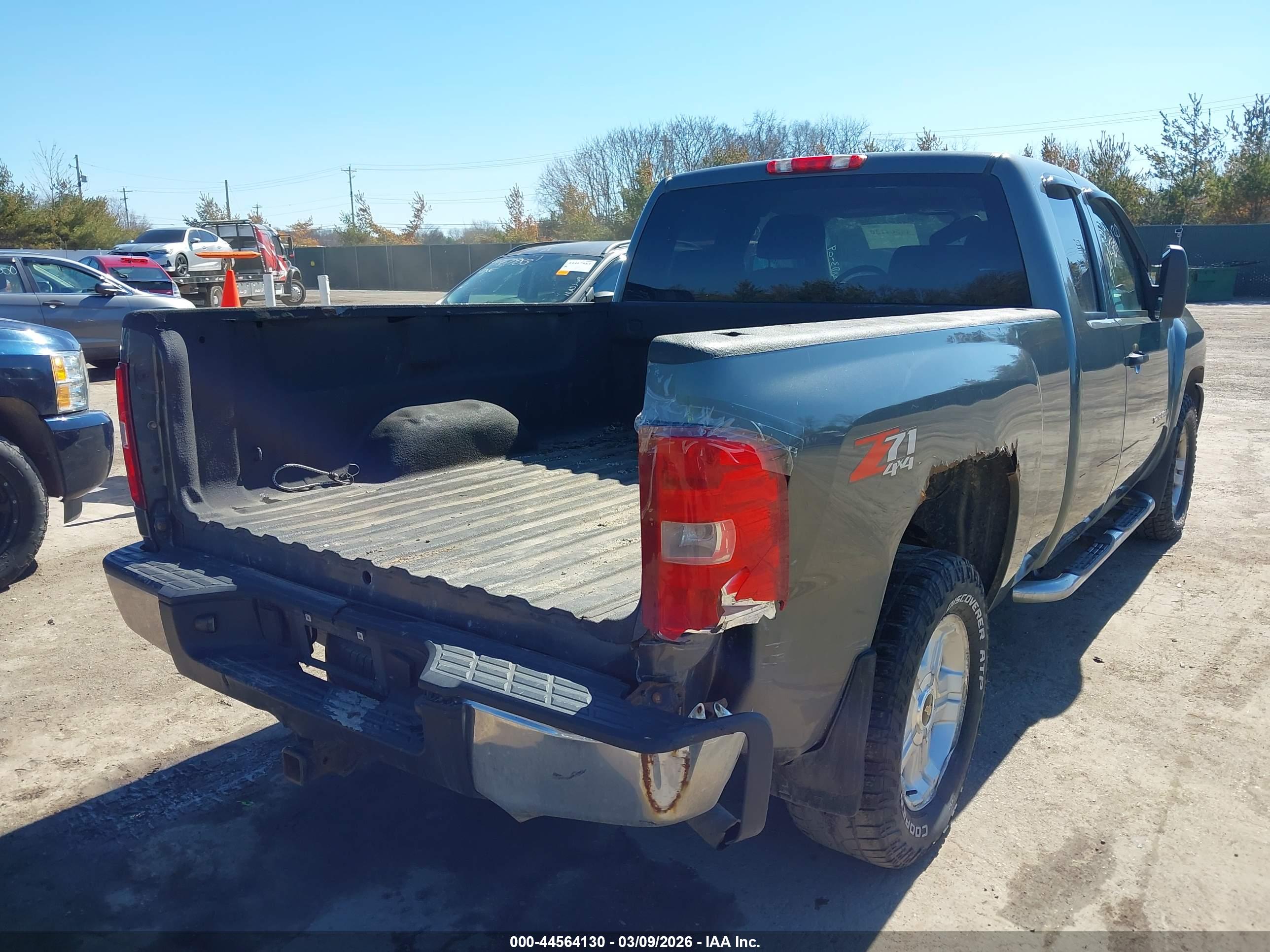 CHEVROLET SILVERADO image 6