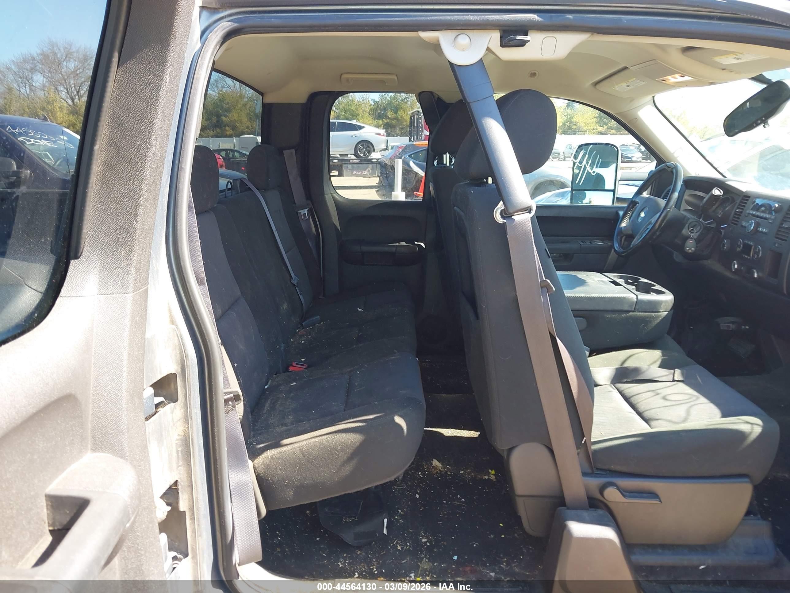 CHEVROLET SILVERADO image 8