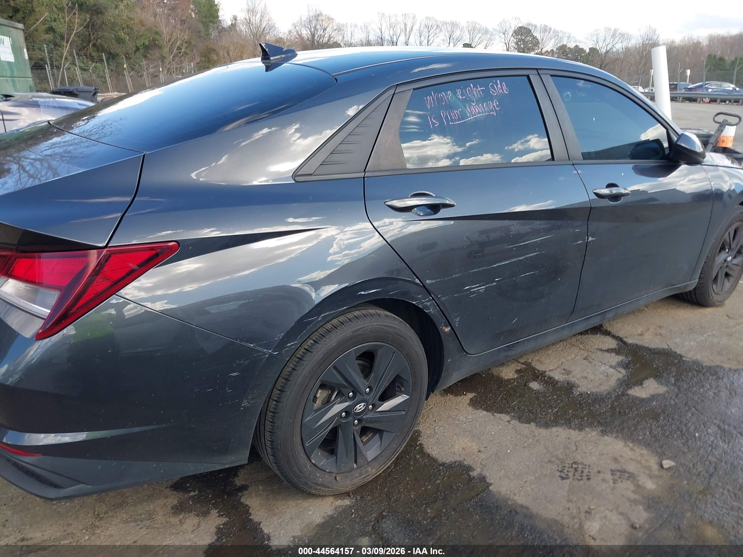 HYUNDAI ELANTRA image 6