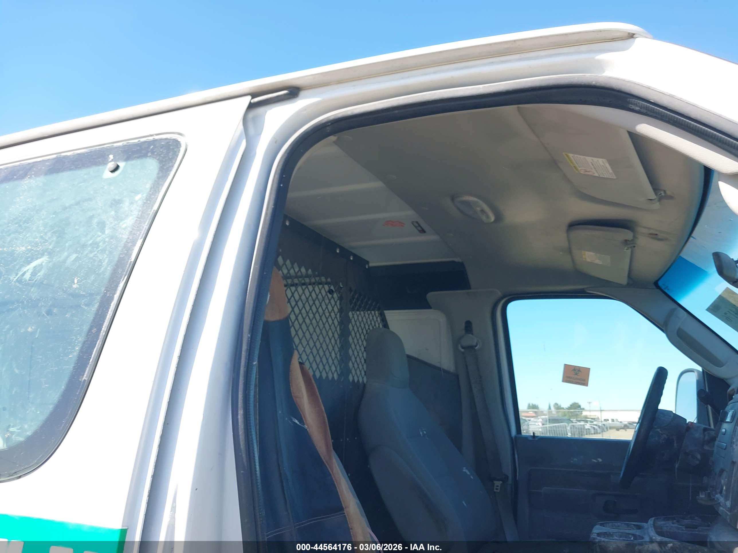 FORD E-250 image 8