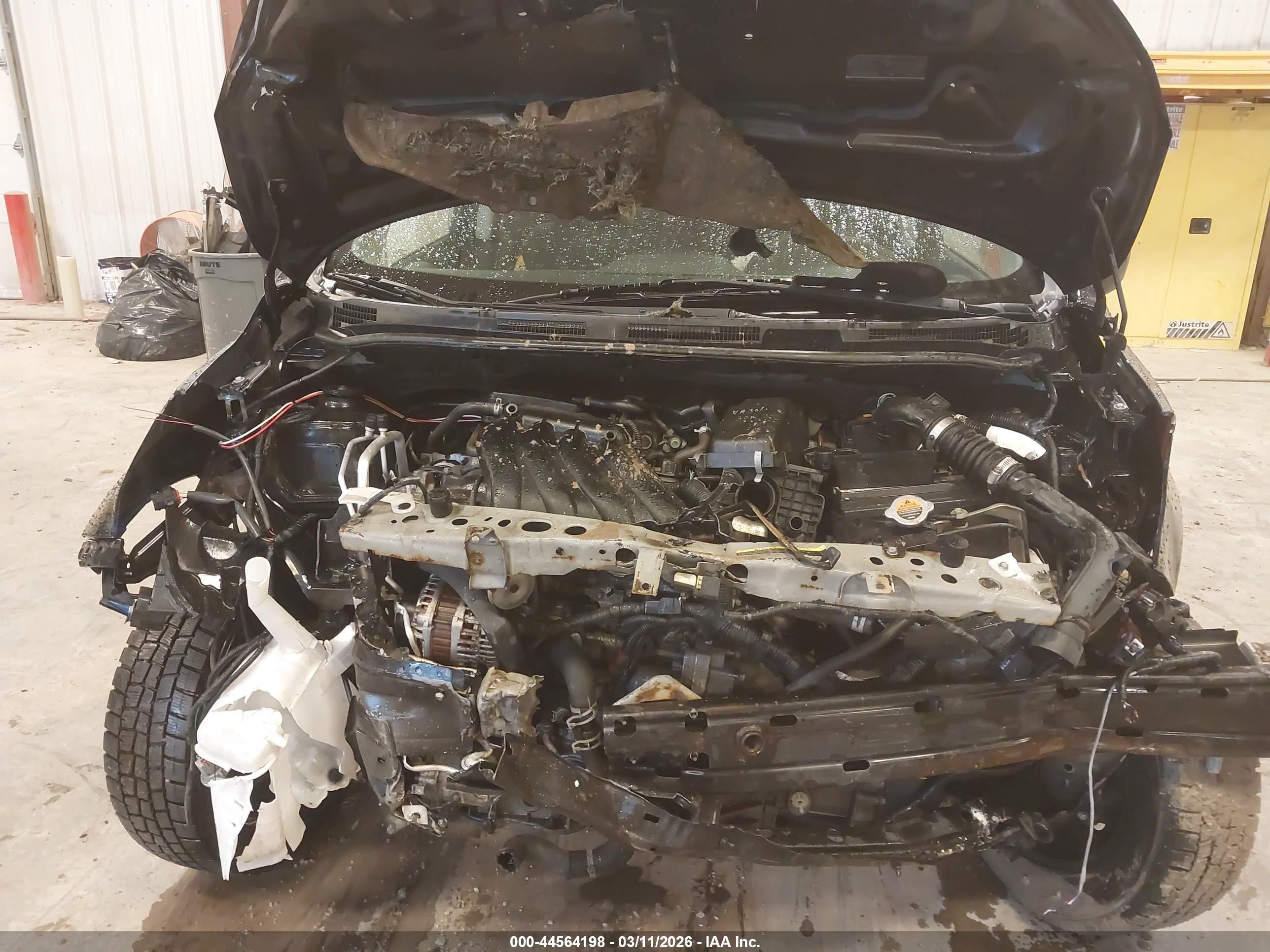 NISSAN VERSA image 10