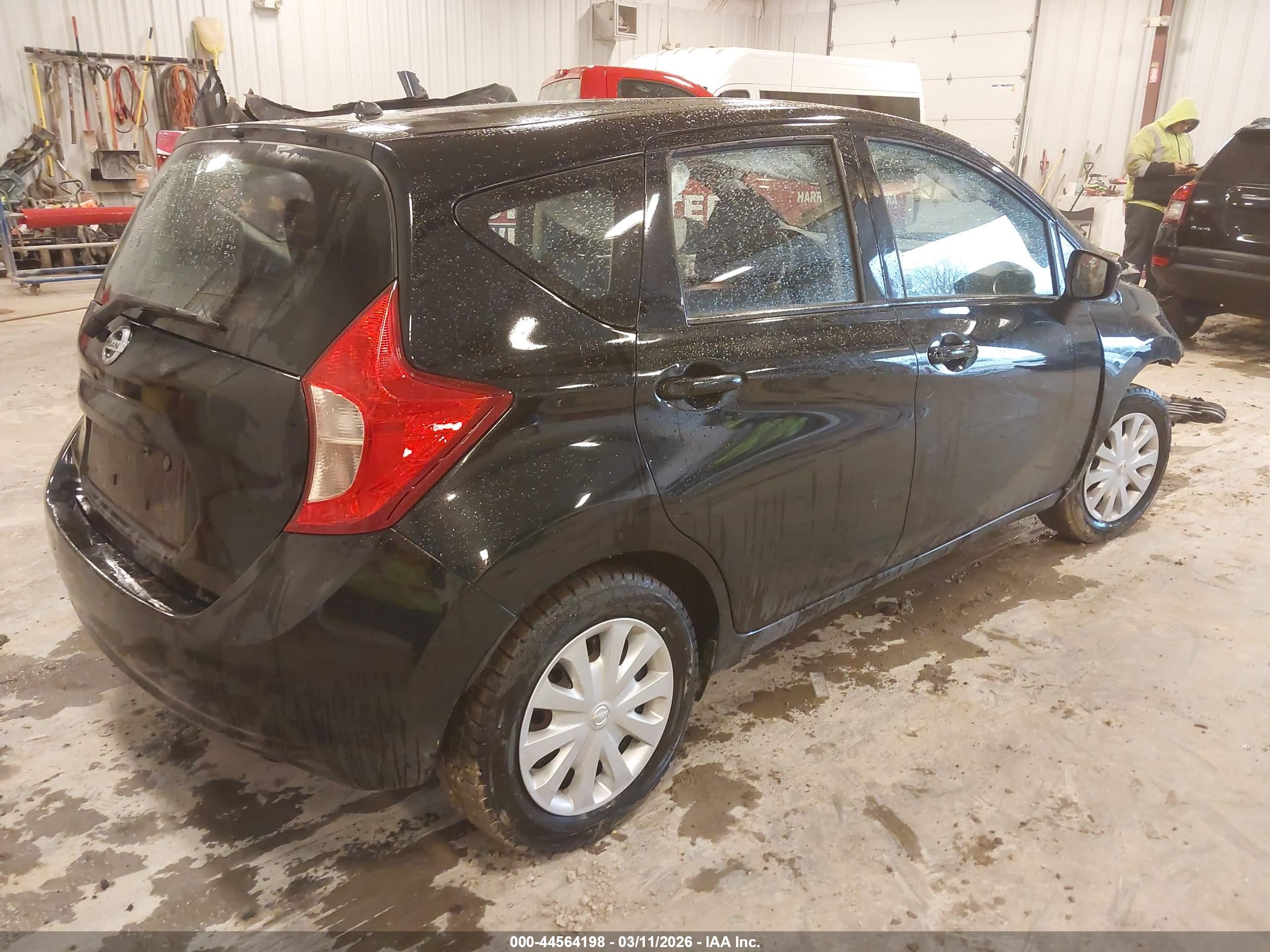 NISSAN VERSA image 4