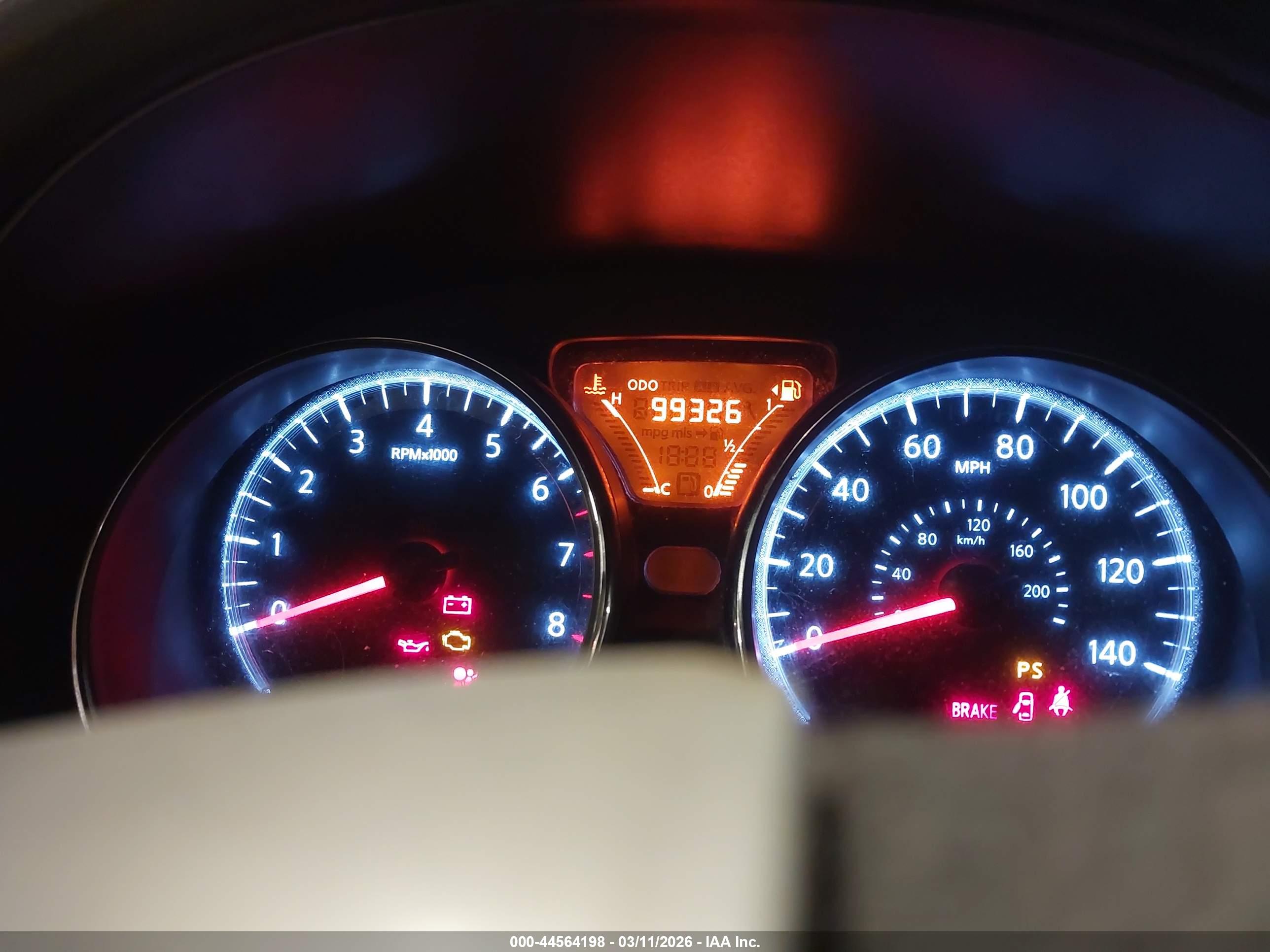 NISSAN VERSA image 7