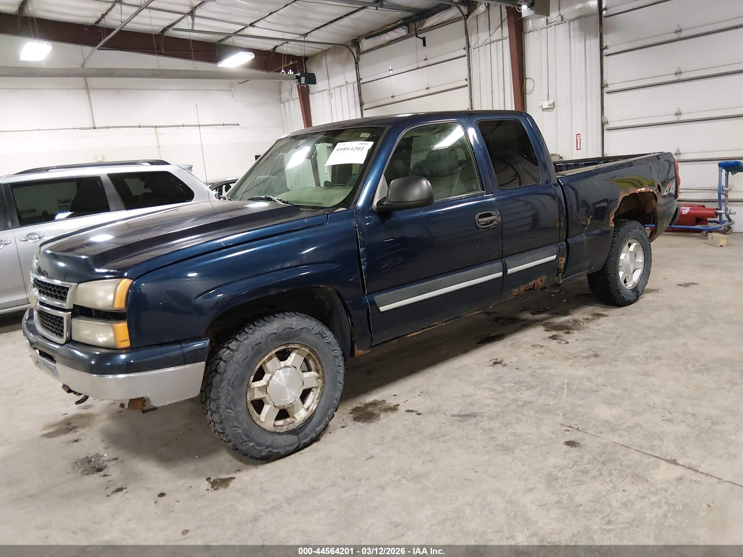 CHEVROLET SILVERADO image 2