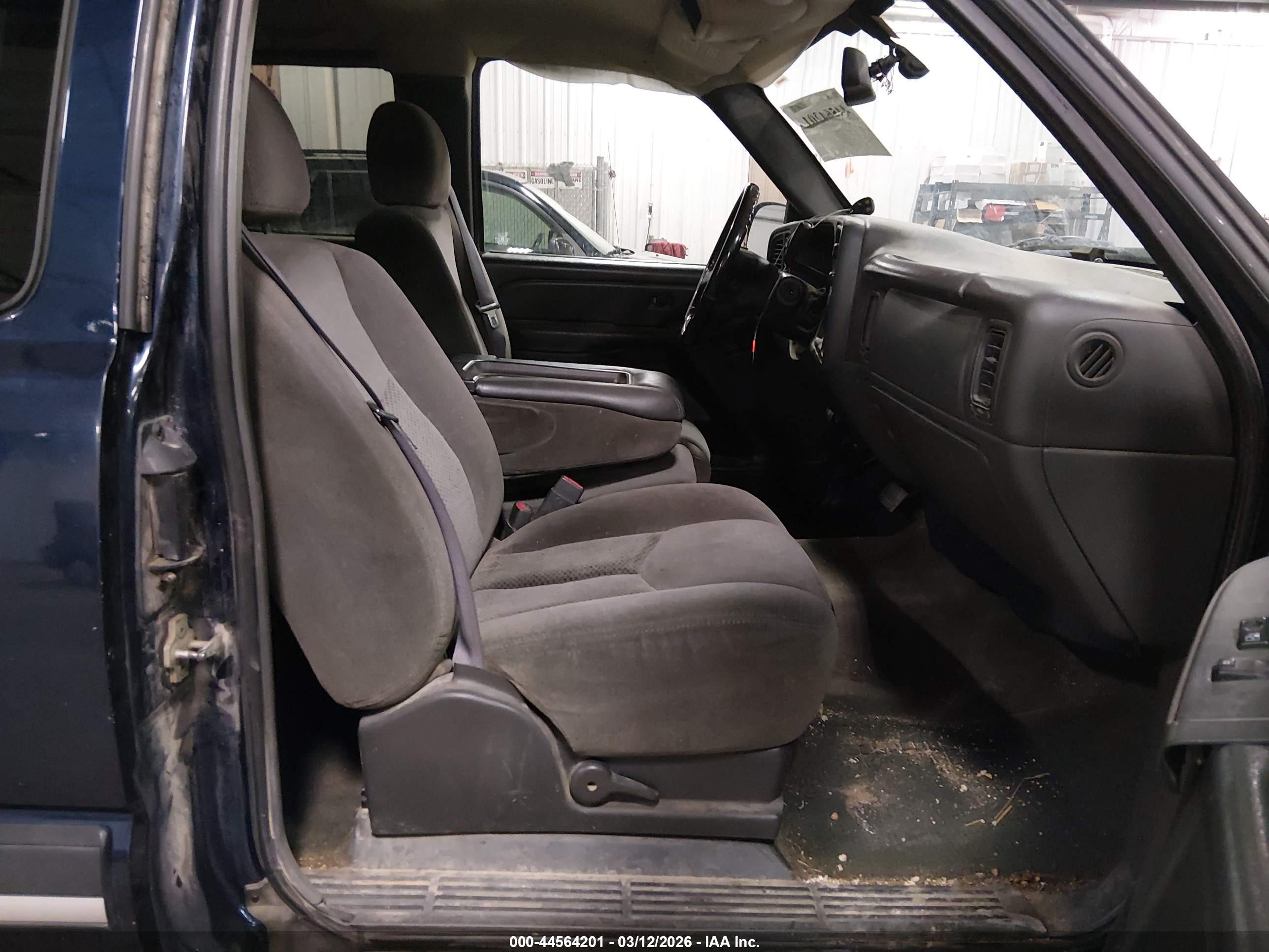 CHEVROLET SILVERADO image 5