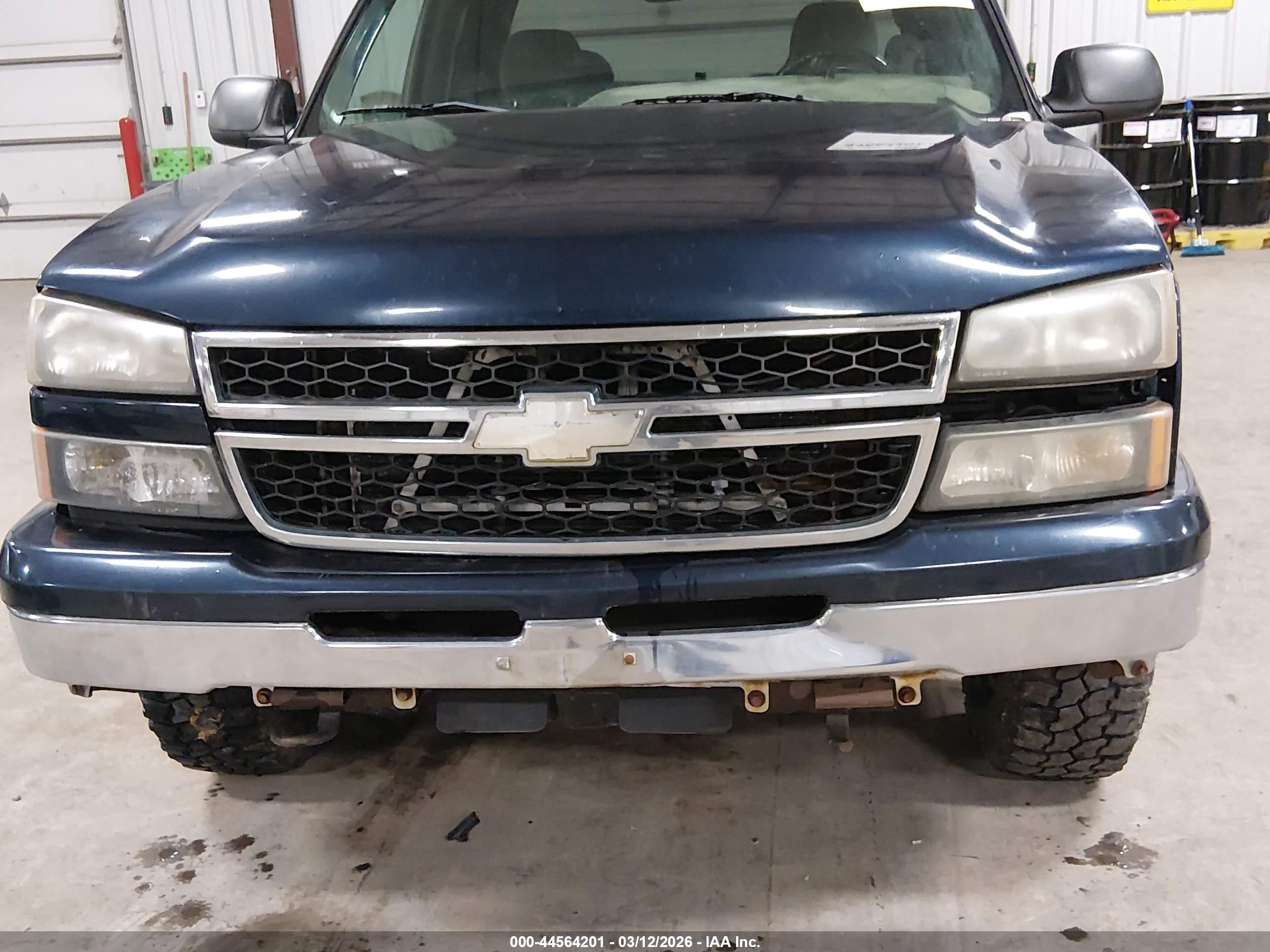 CHEVROLET SILVERADO image 6