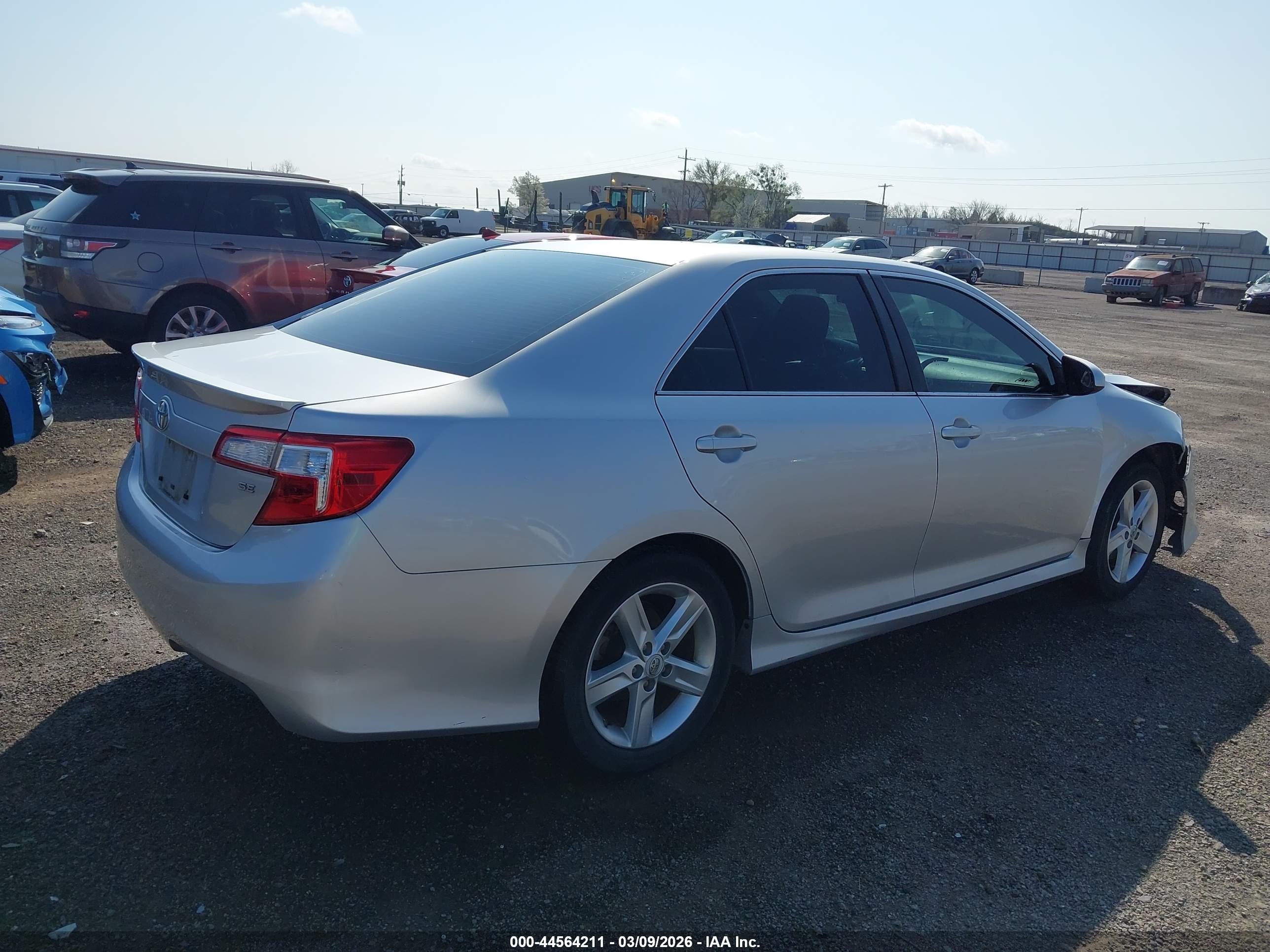 TOYOTA CAMRY image 4