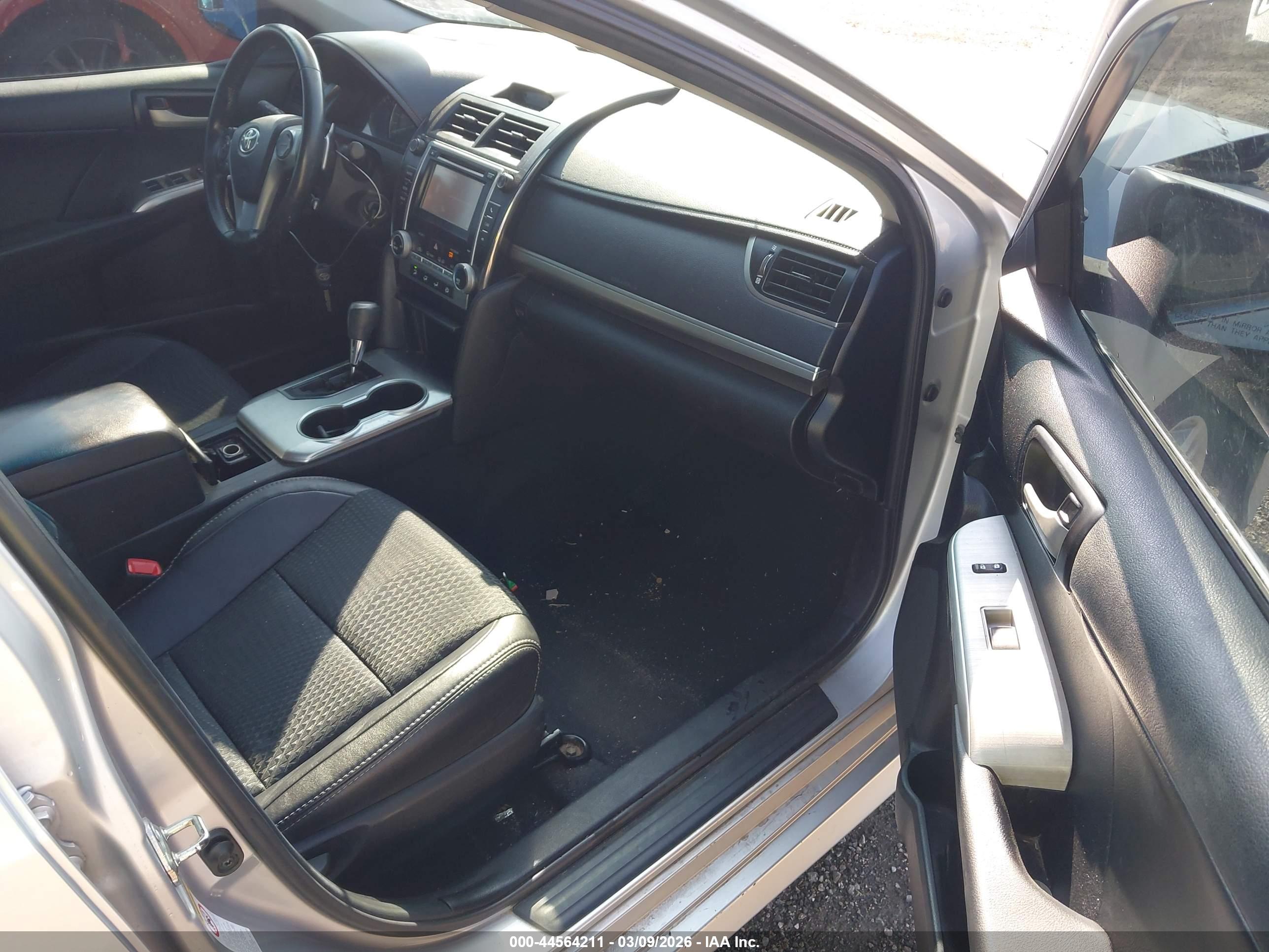 TOYOTA CAMRY image 5