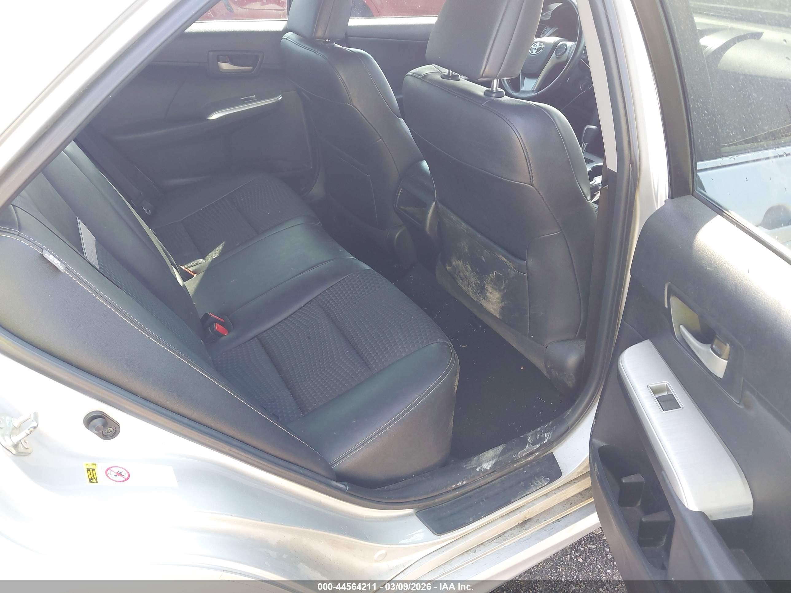 TOYOTA CAMRY image 8
