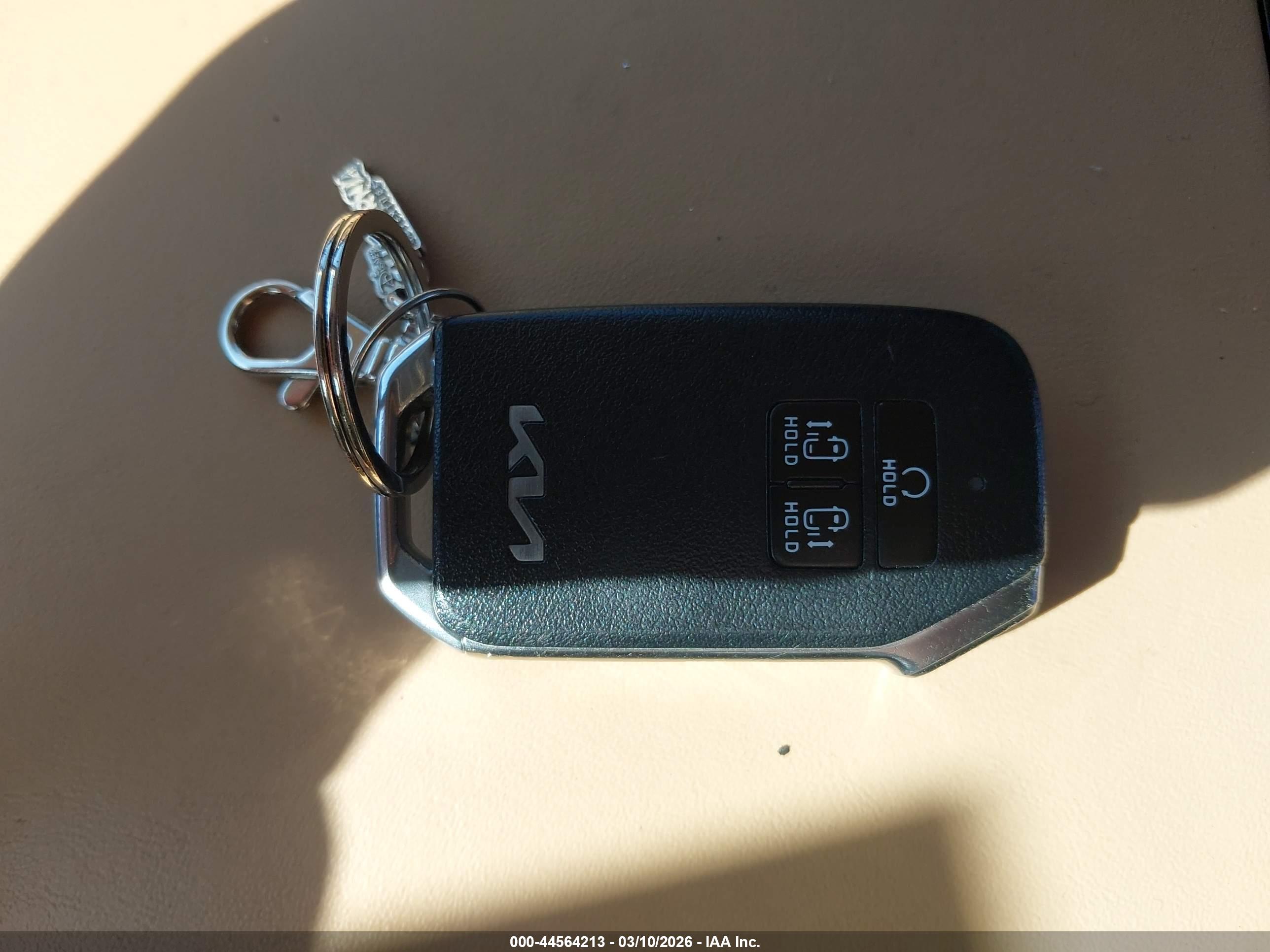 KIA CARNIVAL image 11