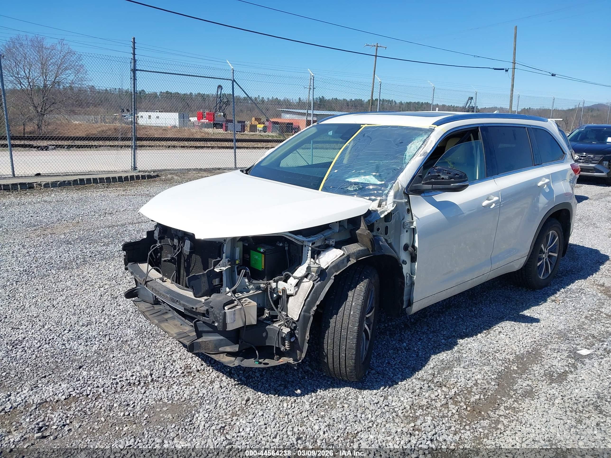 TOYOTA HIGHLANDER image 2