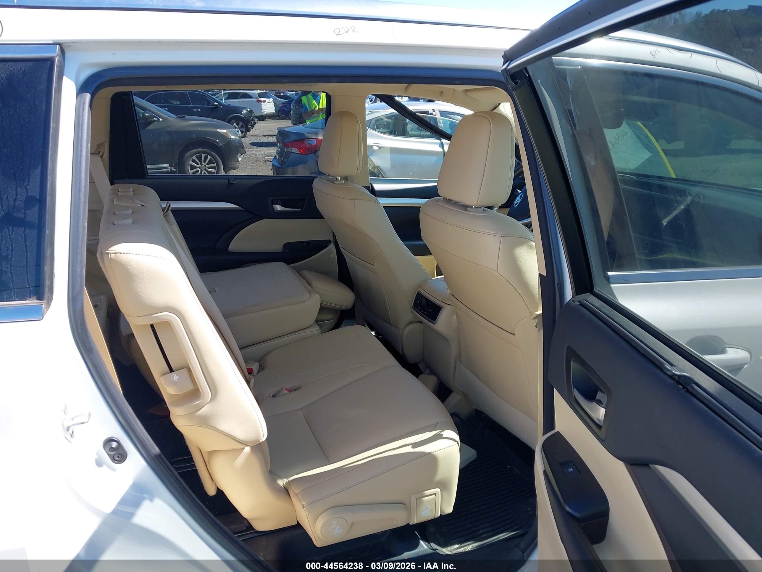 TOYOTA HIGHLANDER image 8