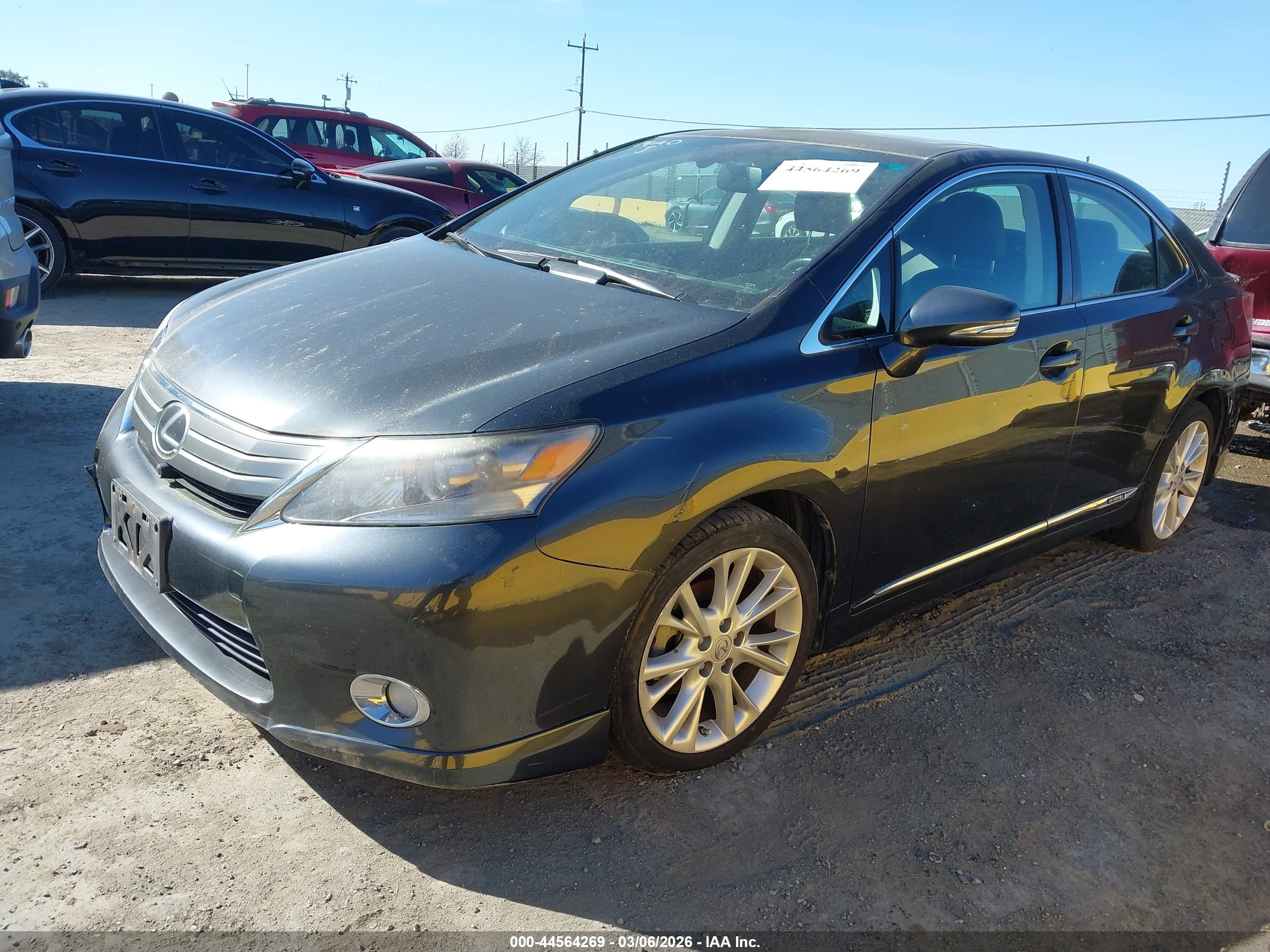 LEXUS HS image 2