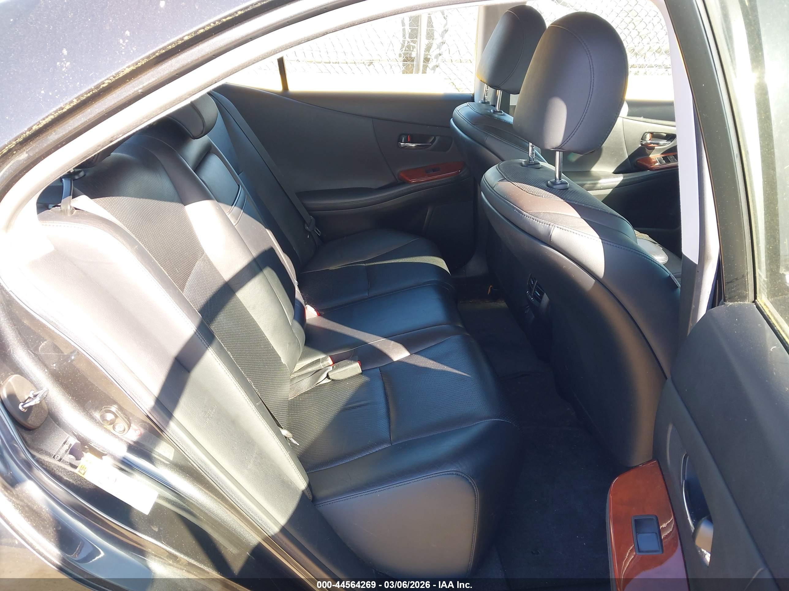 LEXUS HS image 8