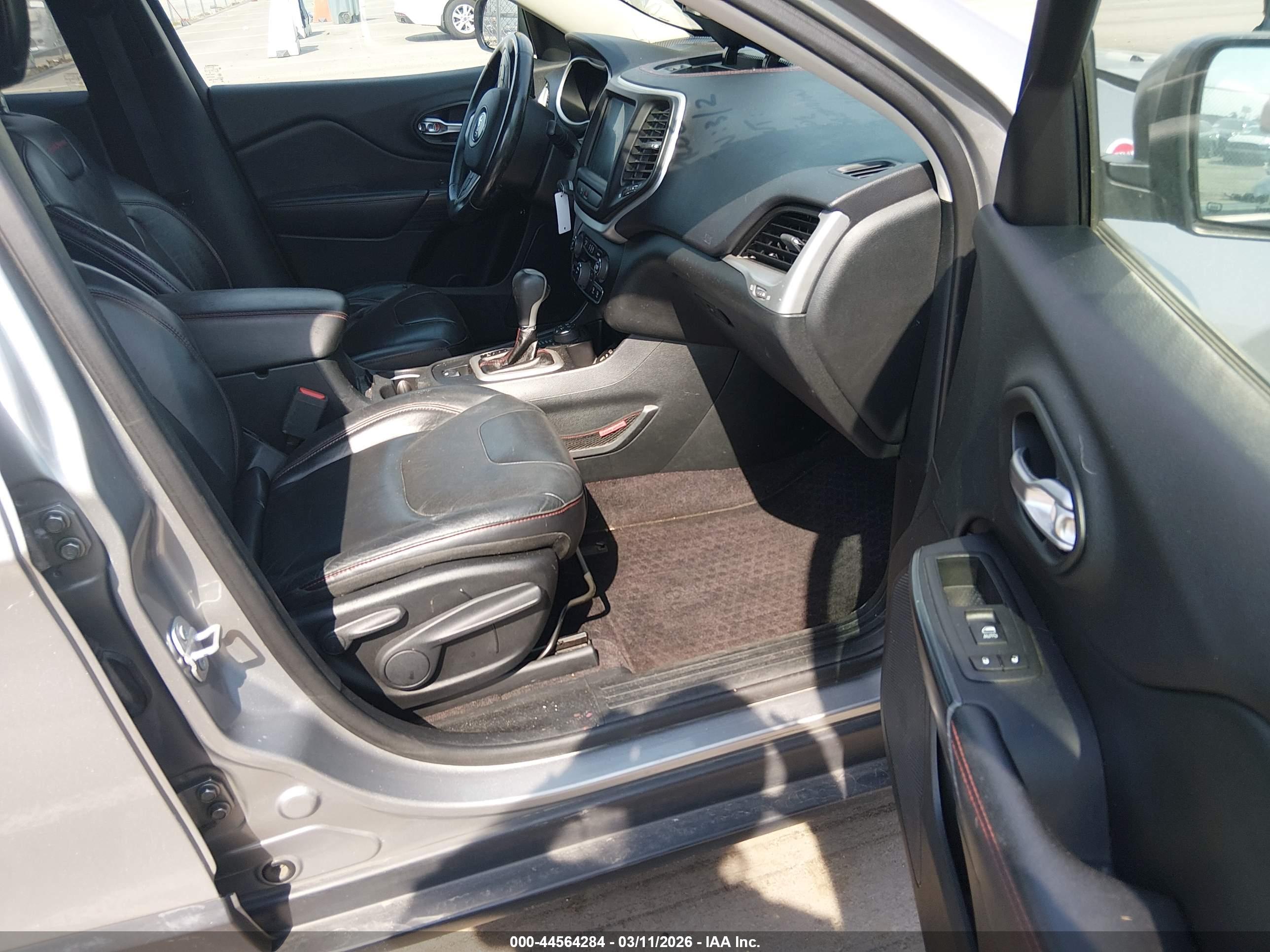 JEEP CHEROKEE image 5