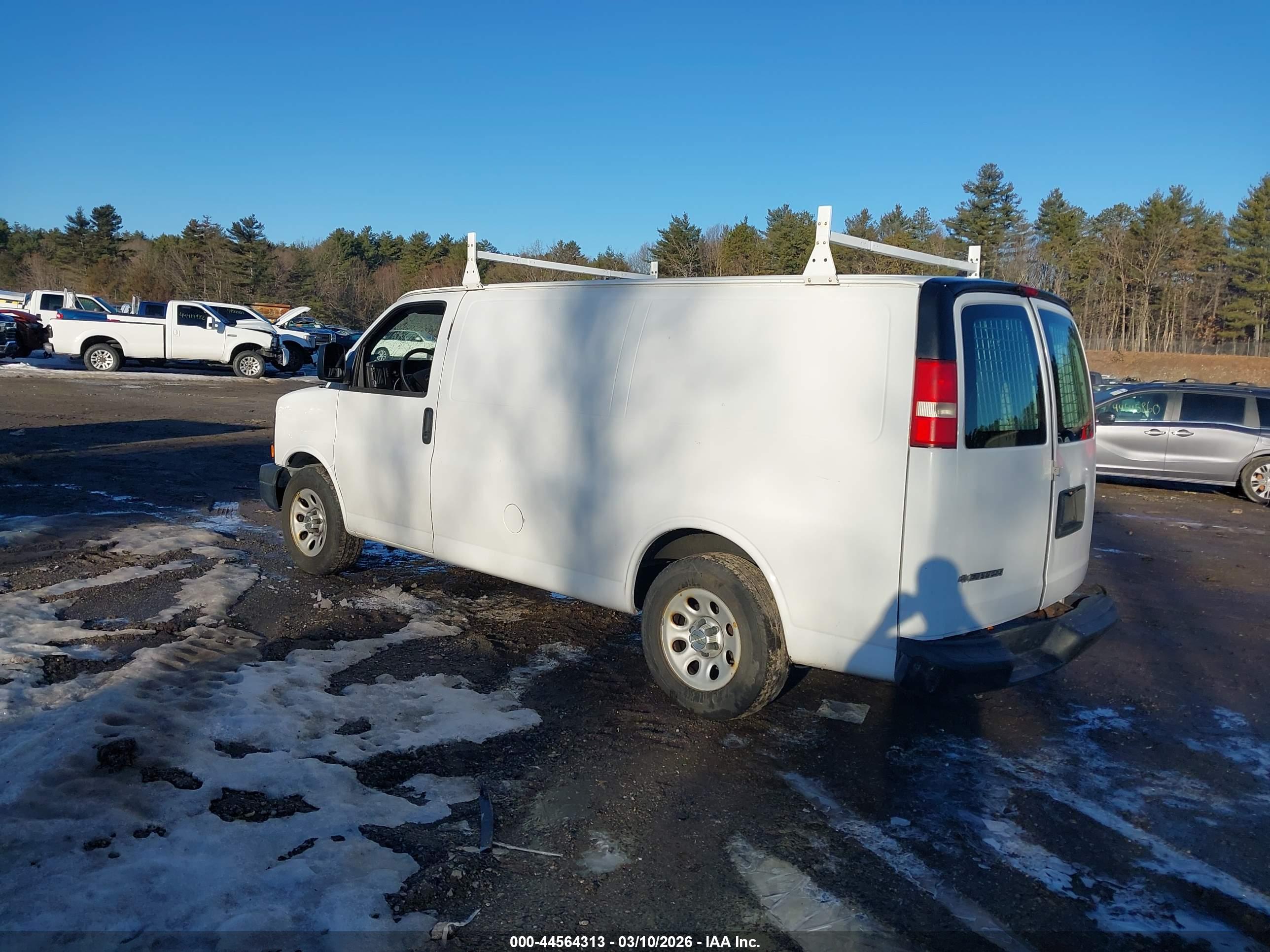 CHEVROLET EXPRESS image 3