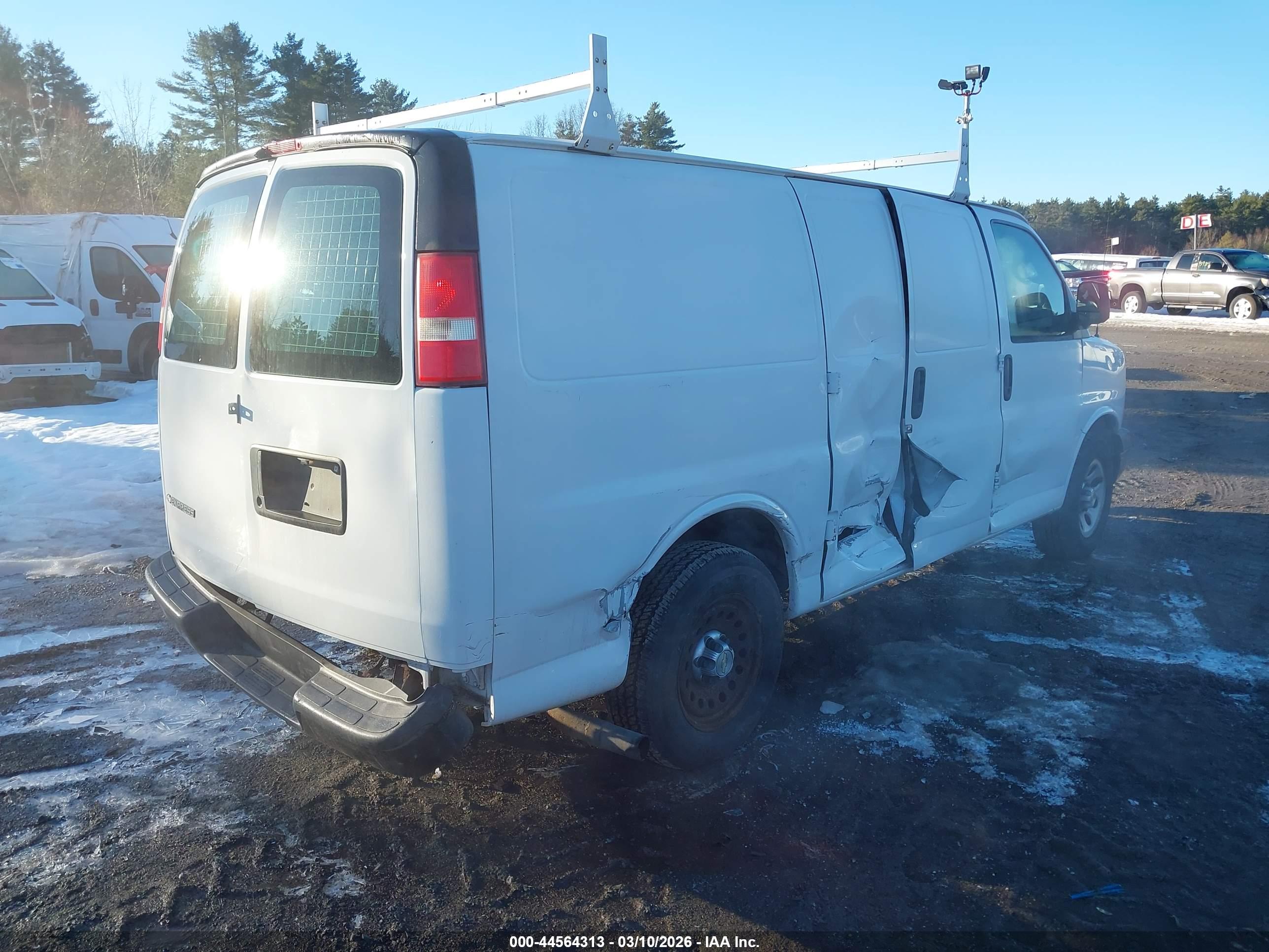 CHEVROLET EXPRESS image 4