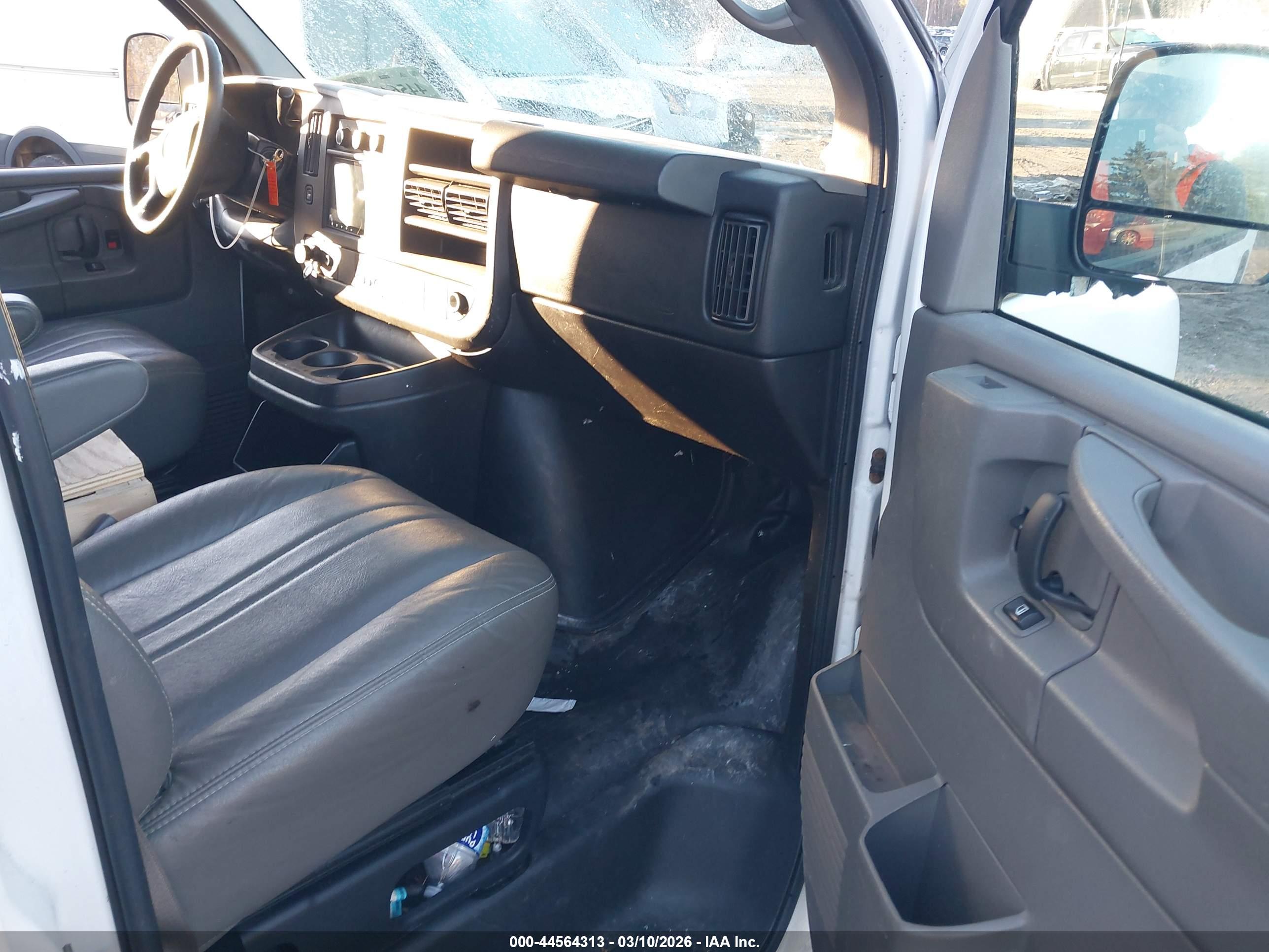 CHEVROLET EXPRESS image 5