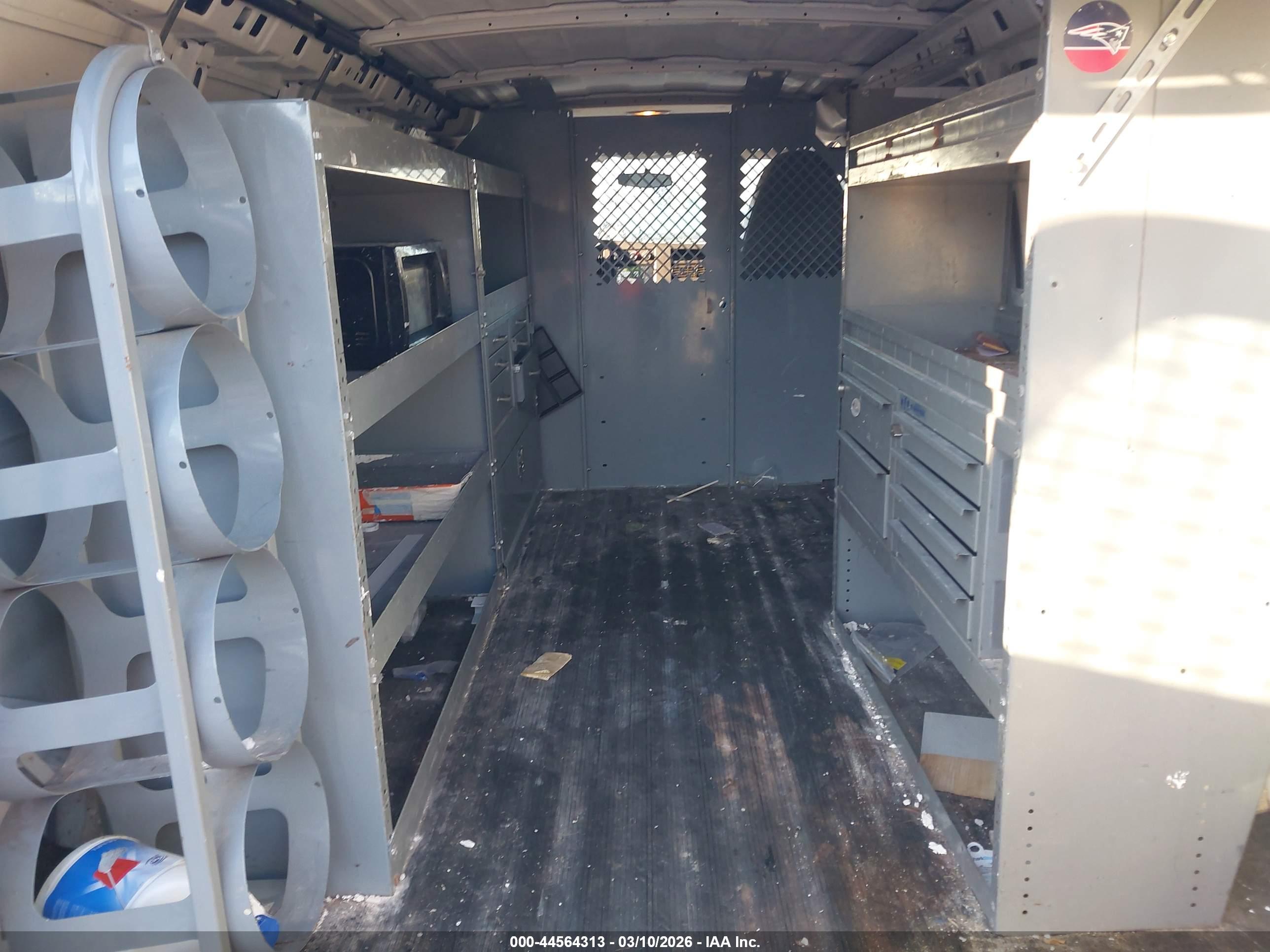 CHEVROLET EXPRESS image 8