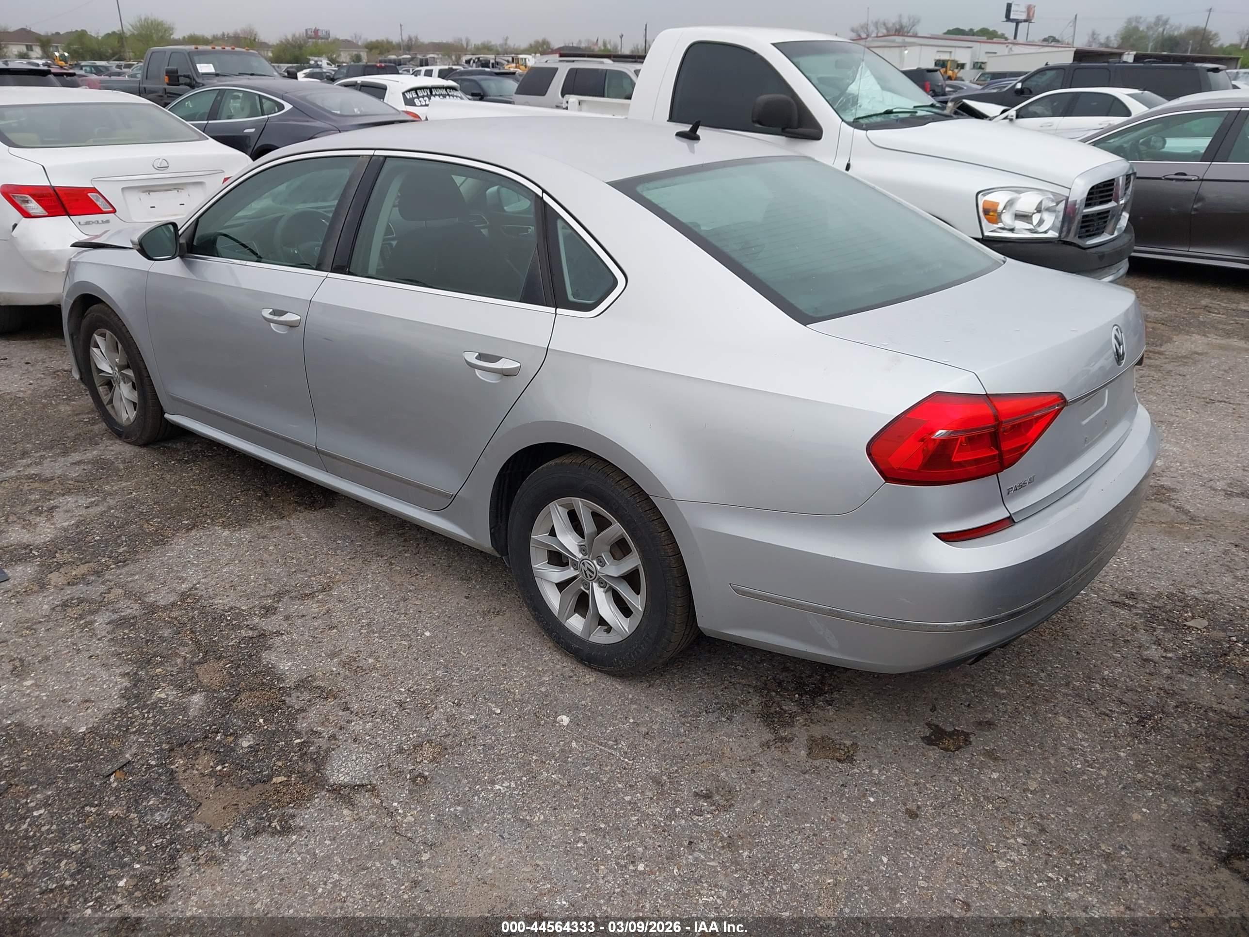 VOLKSWAGEN PASSAT image 3