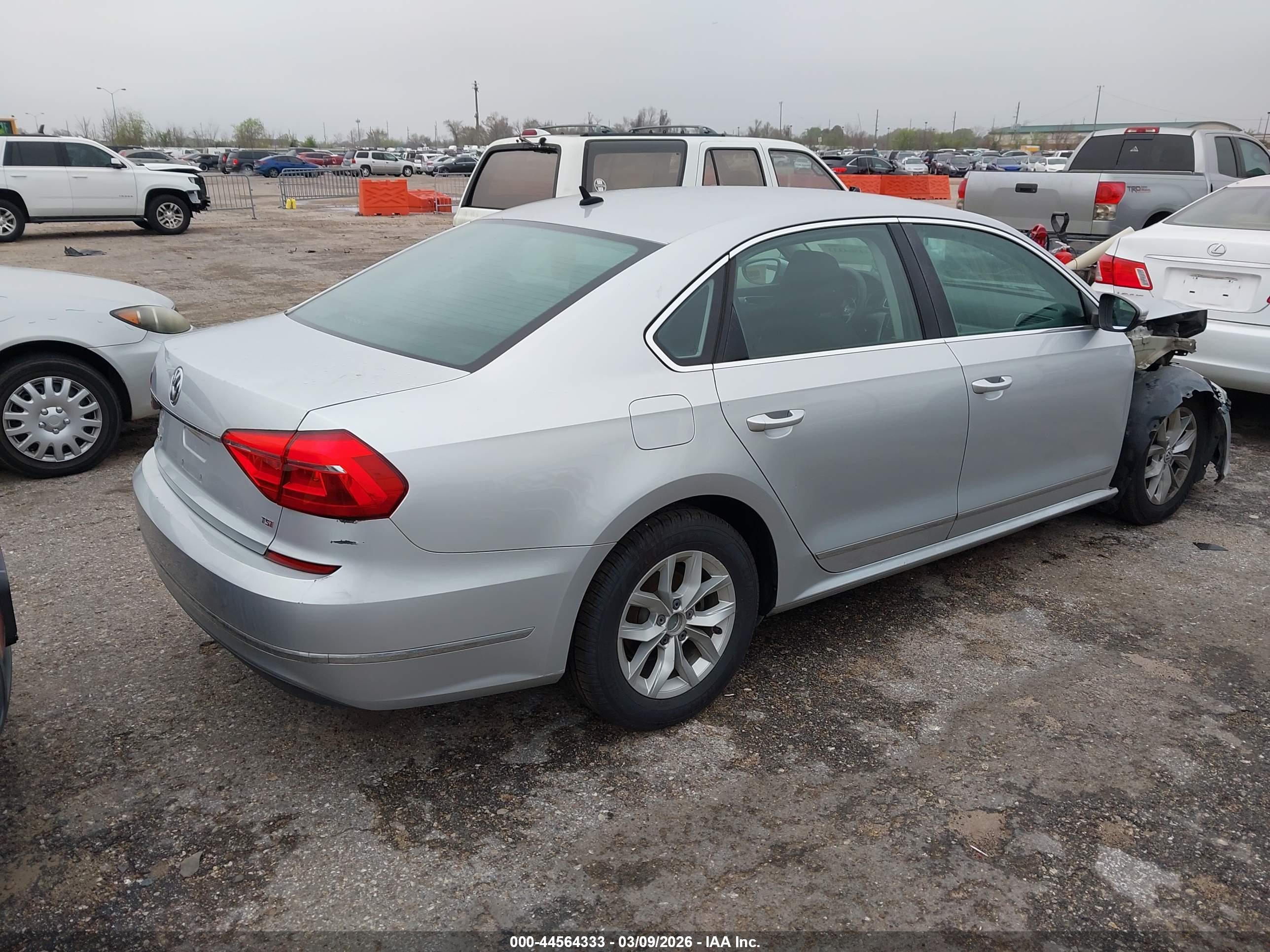 VOLKSWAGEN PASSAT image 4