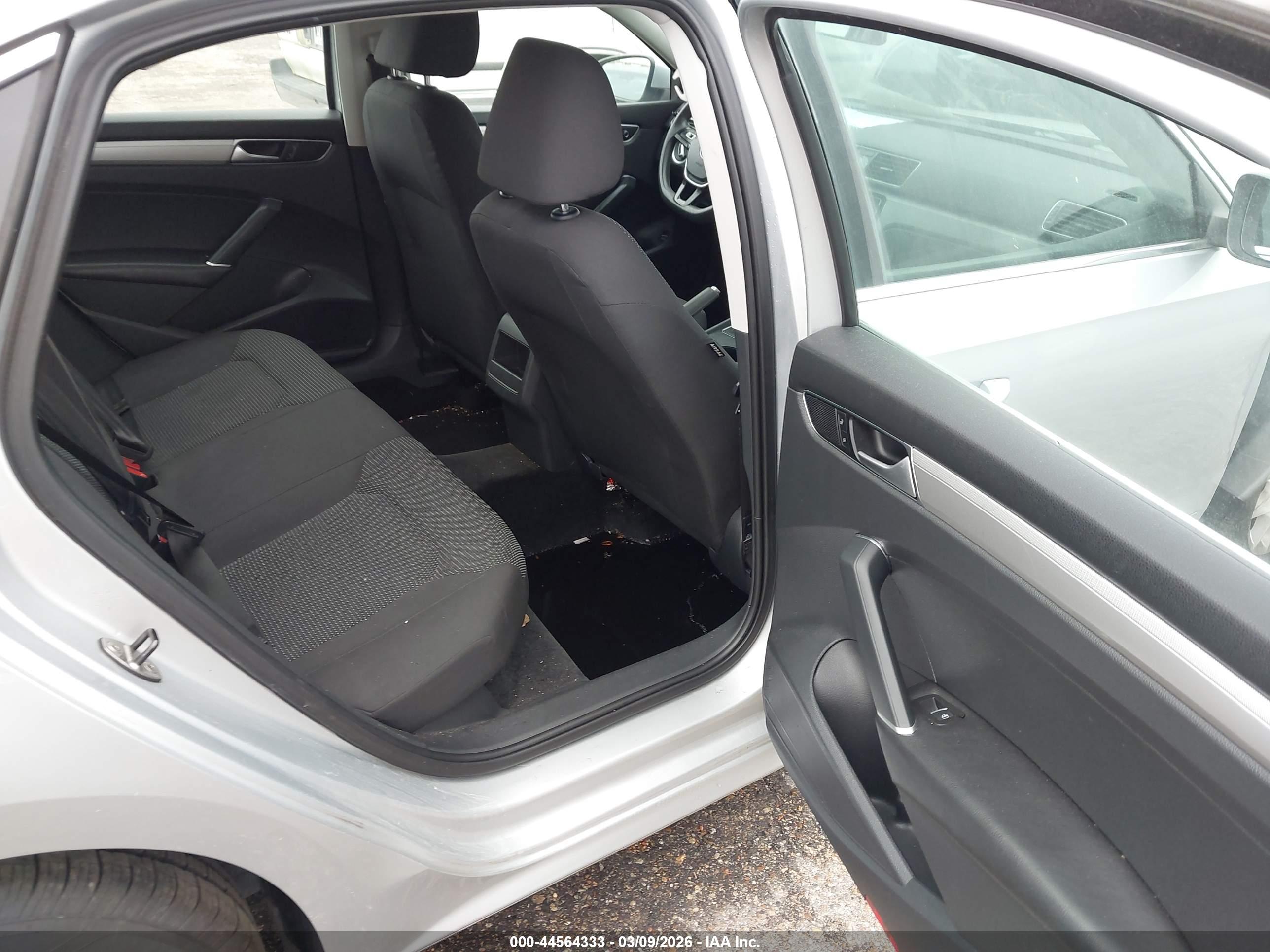 VOLKSWAGEN PASSAT image 8