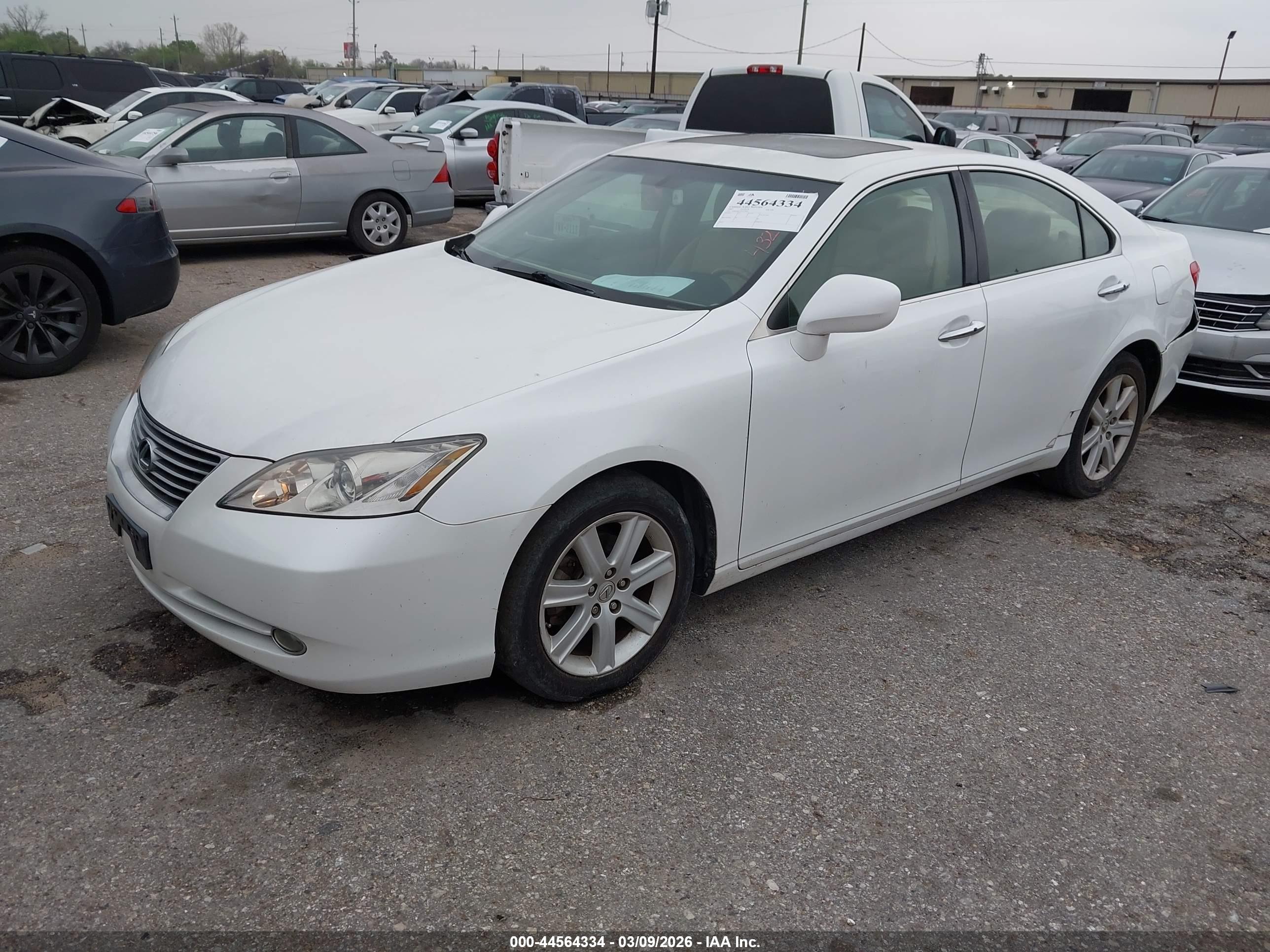 LEXUS ES image 2