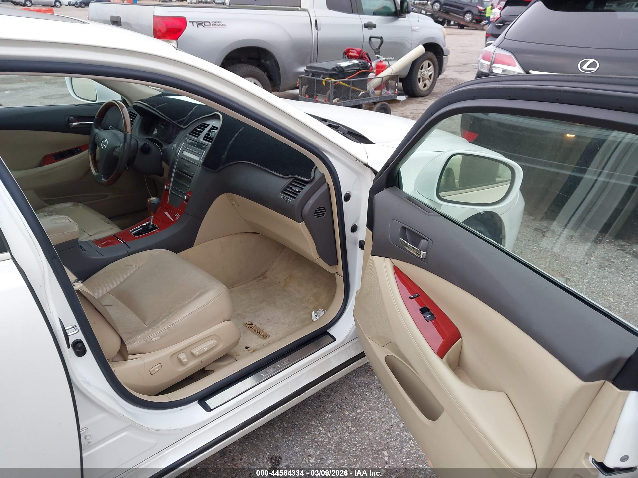 LEXUS ES image 5