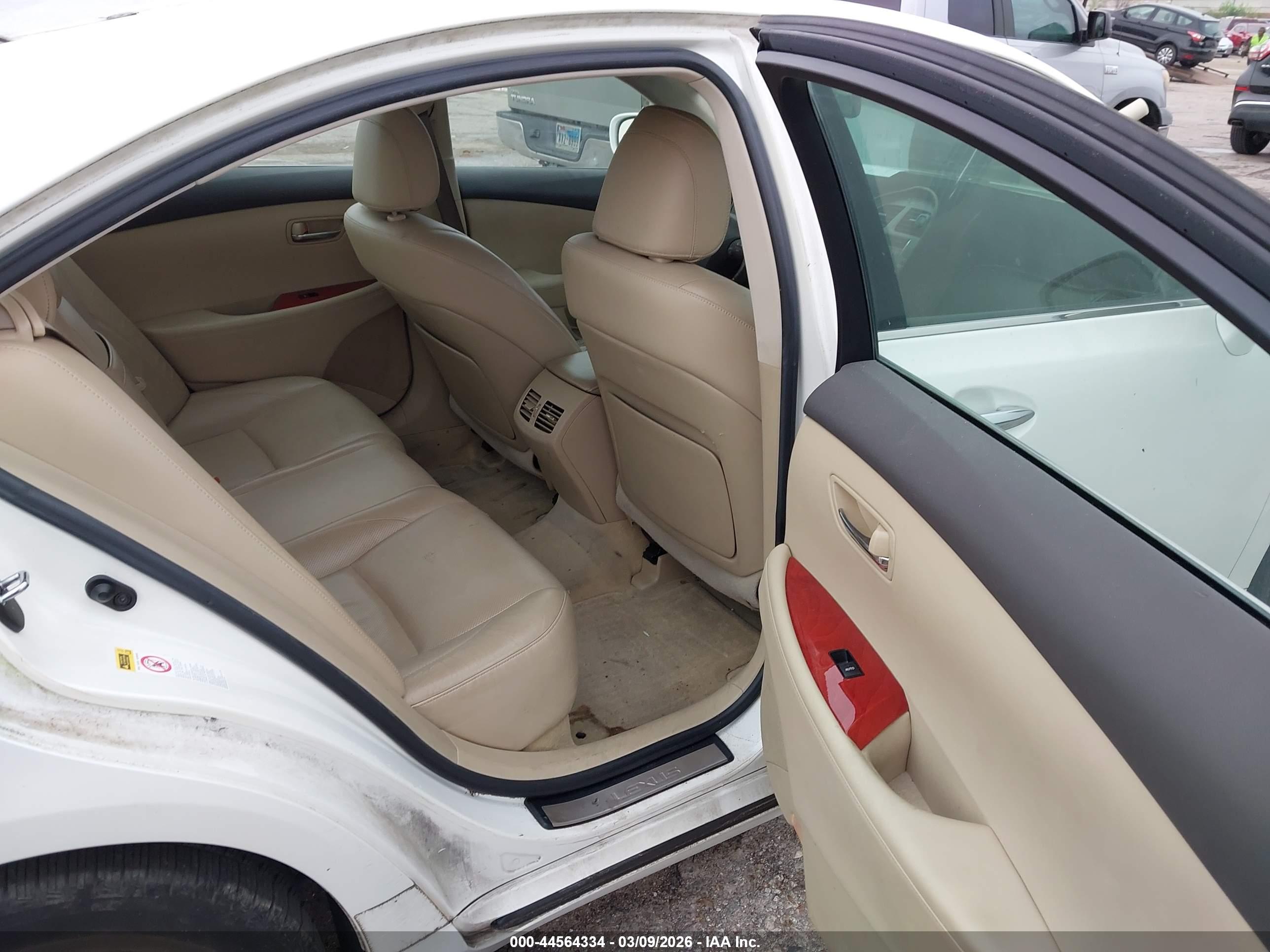 LEXUS ES image 8