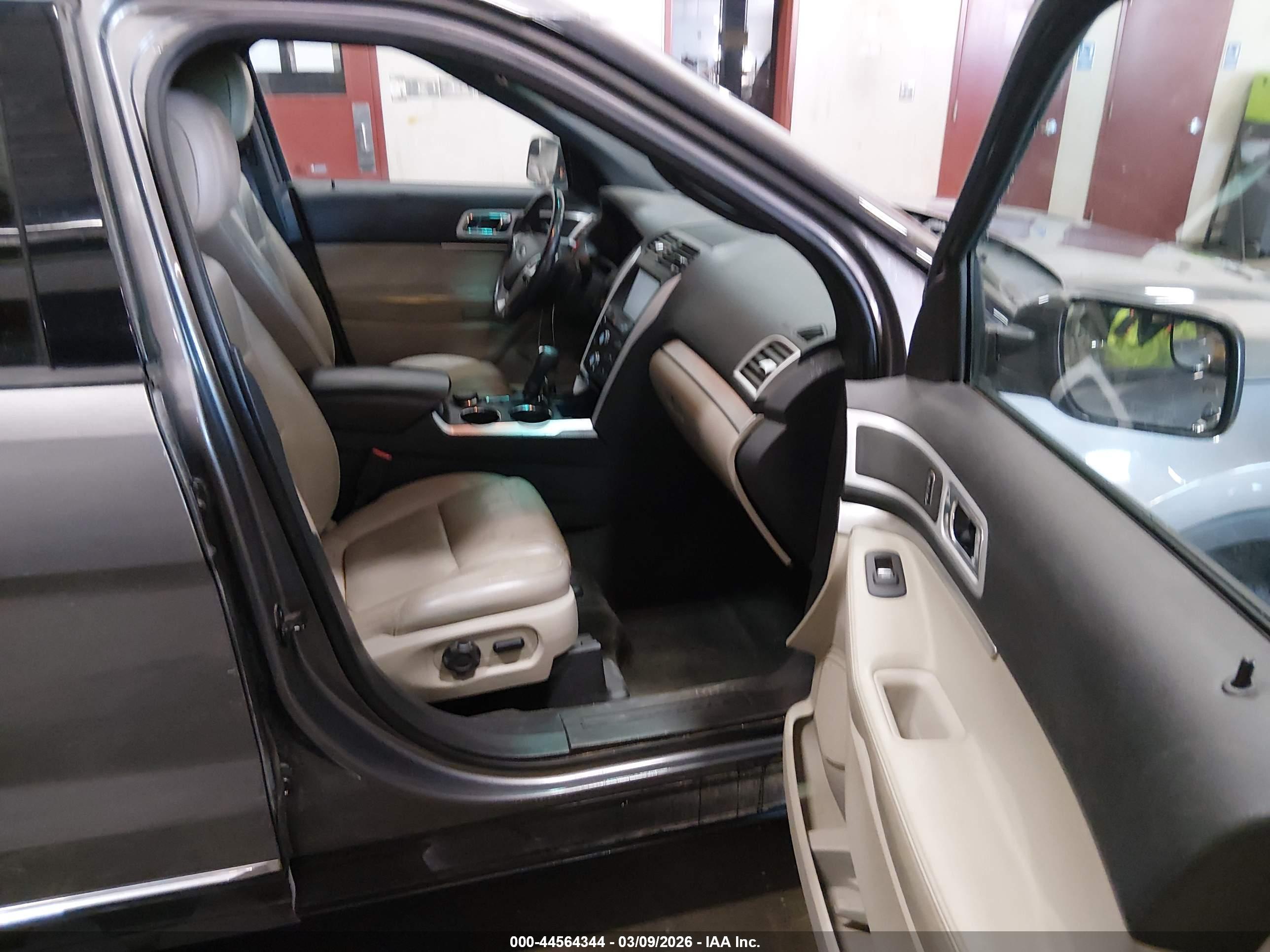 FORD EXPLORER image 5