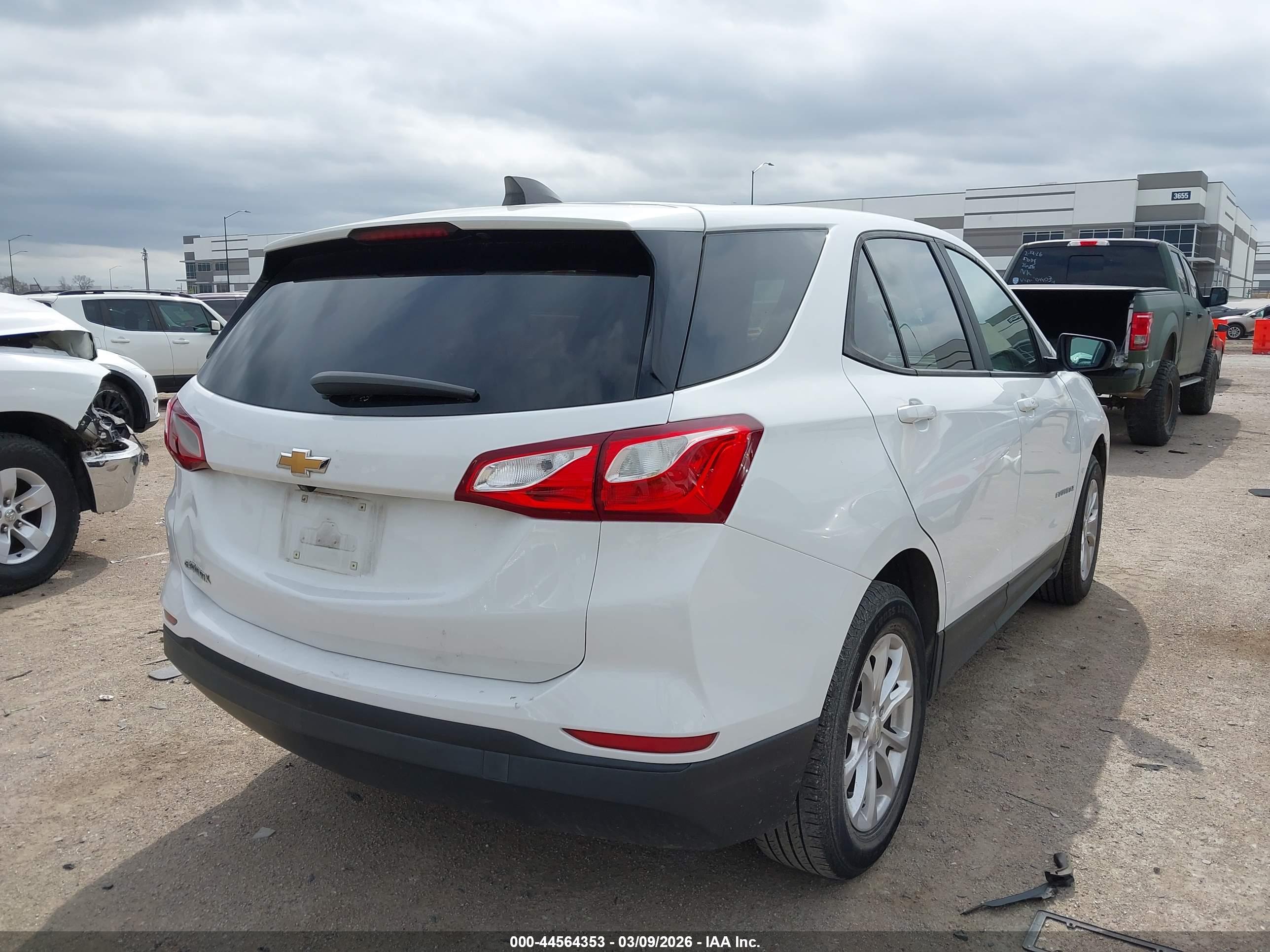 CHEVROLET EQUINOX image 4
