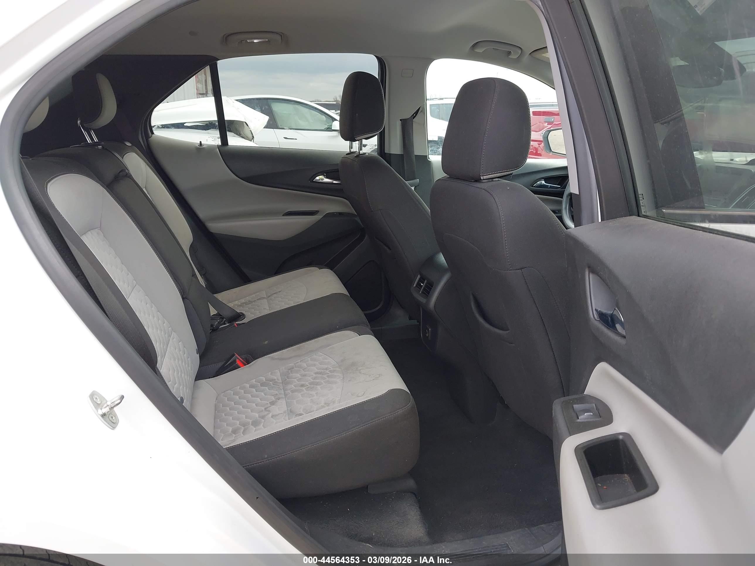 CHEVROLET EQUINOX image 8