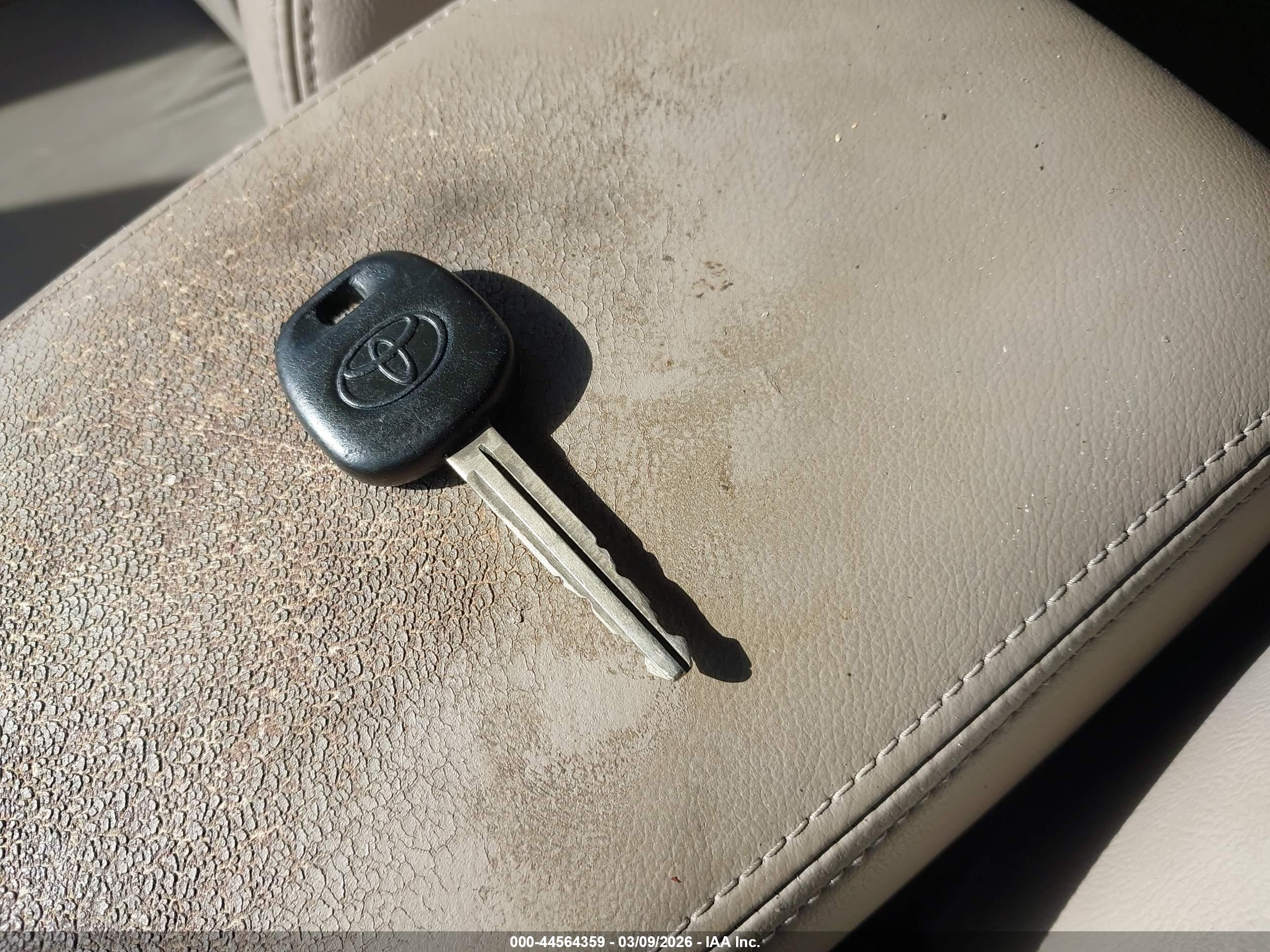 TOYOTA CAMRY image 11