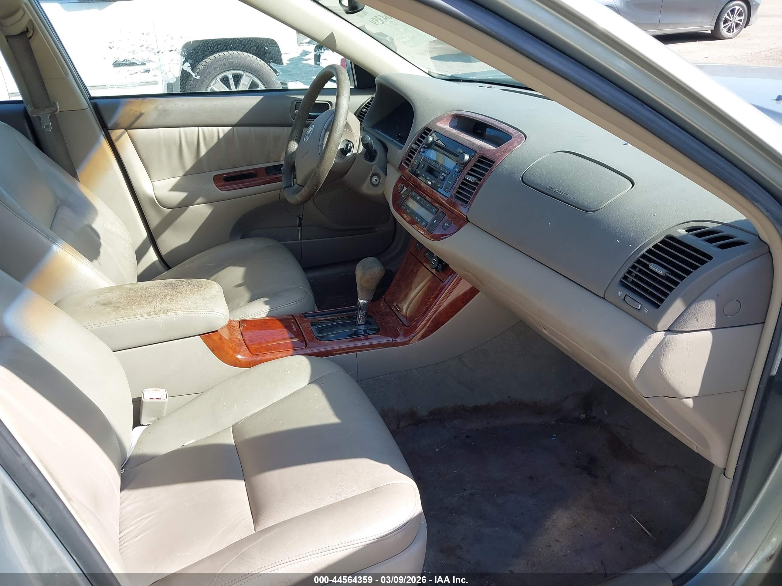 TOYOTA CAMRY image 5